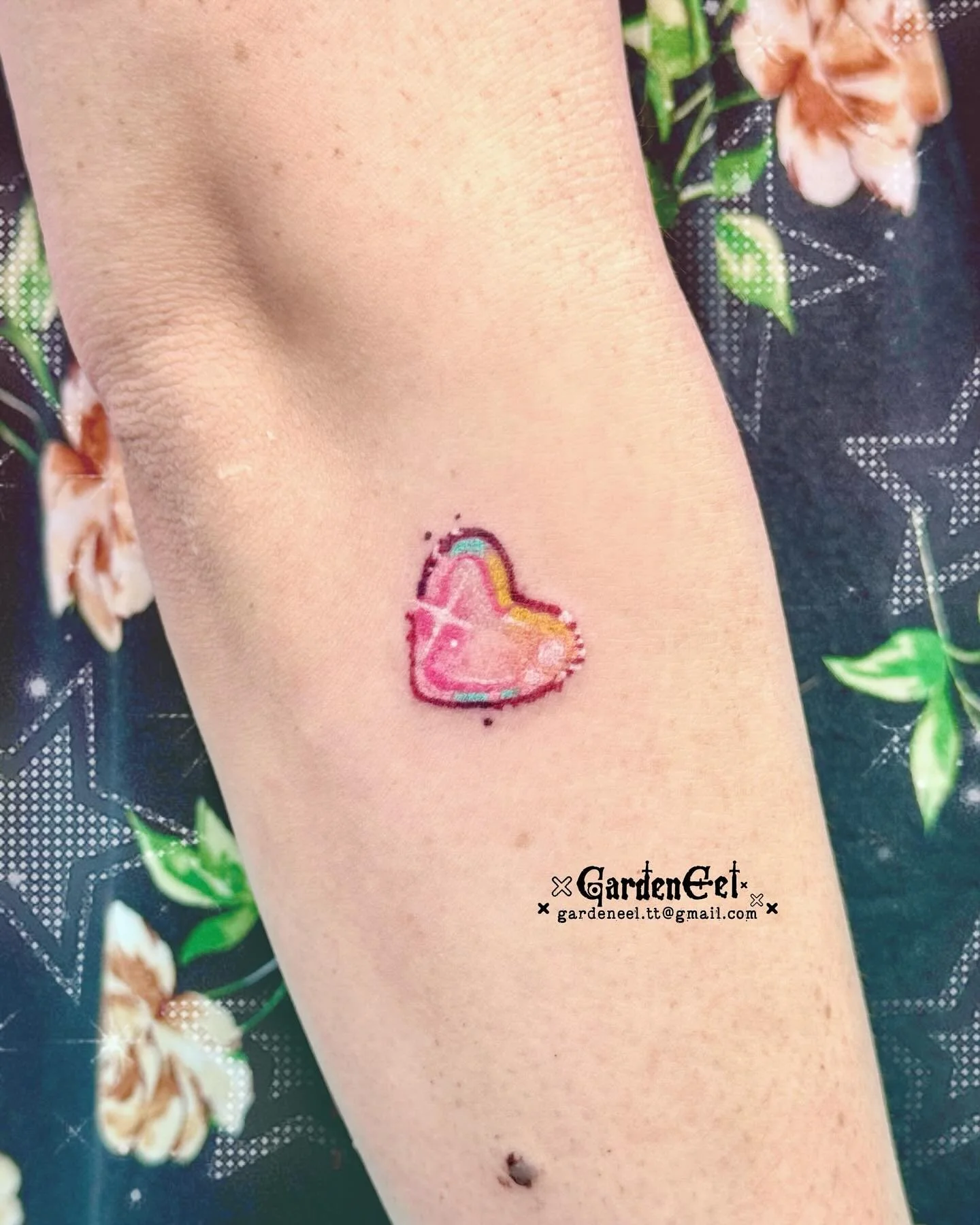 💗 Heart
Flash design ✨
Thanks for trusting! 💕 
.
&middot;̩͙꒰ঌ ✞.᛭..✟..᛭.✞ ໒꒱&middot; ﾟ
.
Based in Toronto - Oct./Nov. [Open]
LA - Nov.21-23, 25 [Open Soon]
Orlando/Miami - Jan. 2026 [TBD]
.
DM/Email to book✨ More available flashes in the highlight
