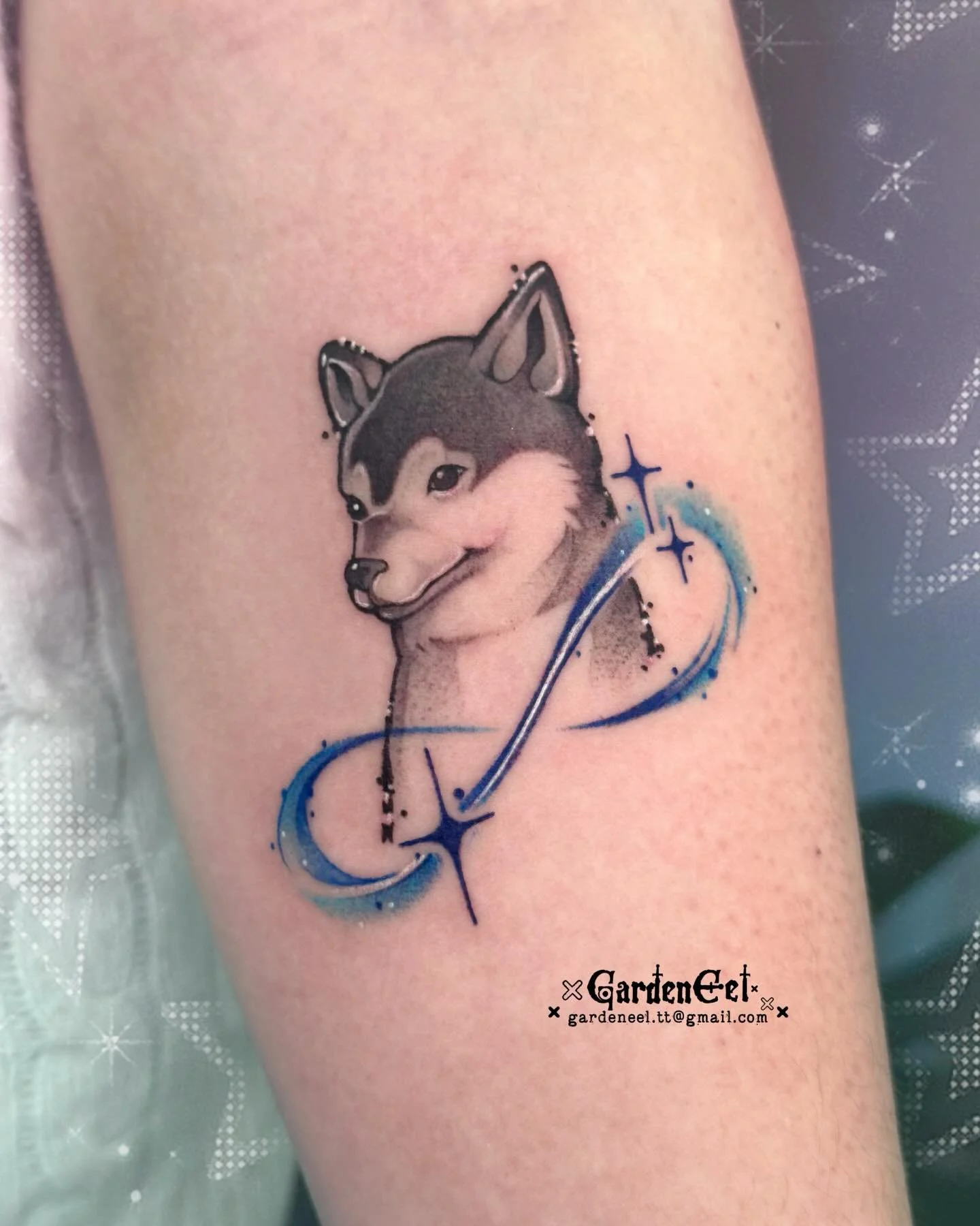 🐕 A cute one
Custom design ✨
Thank you for trusting! Turns out great ! 💕 
.
&middot;̩͙꒰ঌ ✞.᛭..✟..᛭.✞ ໒꒱&middot; ﾟ
.
Based in Toronto - Feb./Mar. [Open]
.
DM/Email to book✨ More available flashes in the highlight
.
.
.
#dogtattoo #dogtattooportrait 