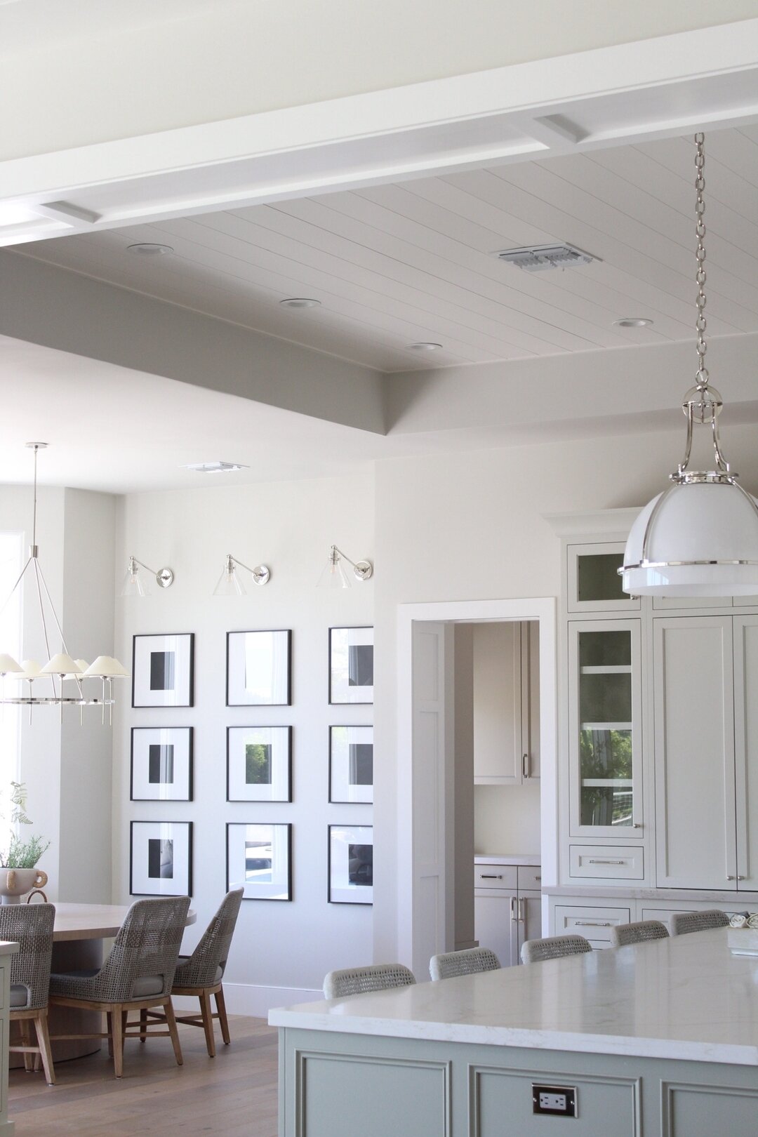 Creating ceilings that make a statement 👀

Color: SW Alabaster