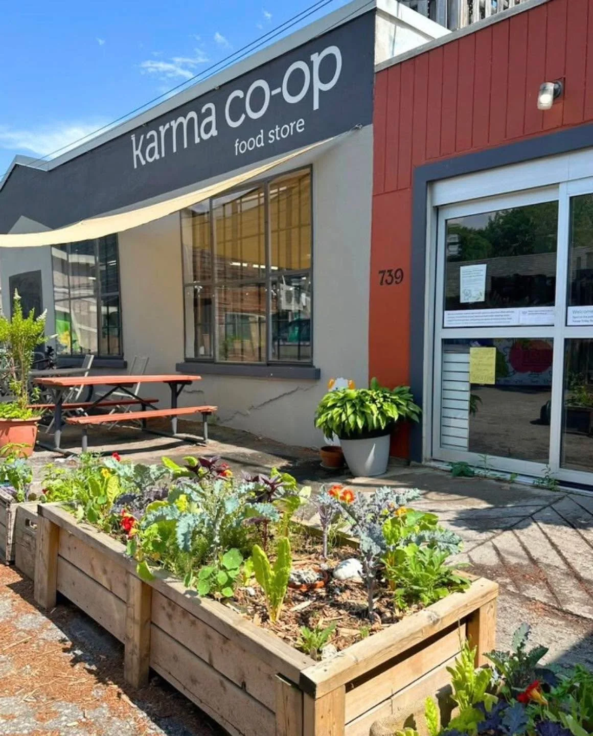 You may ask yourself, do other countries also have co-ops? The answer is YES! Let&rsquo;s visit our friendly neighbor to the north. 🇨🇦
Karma Co-op was founded in Toronto, Ontario Canada in 1972. It is a 50 year old not-for-profit, democratically ru