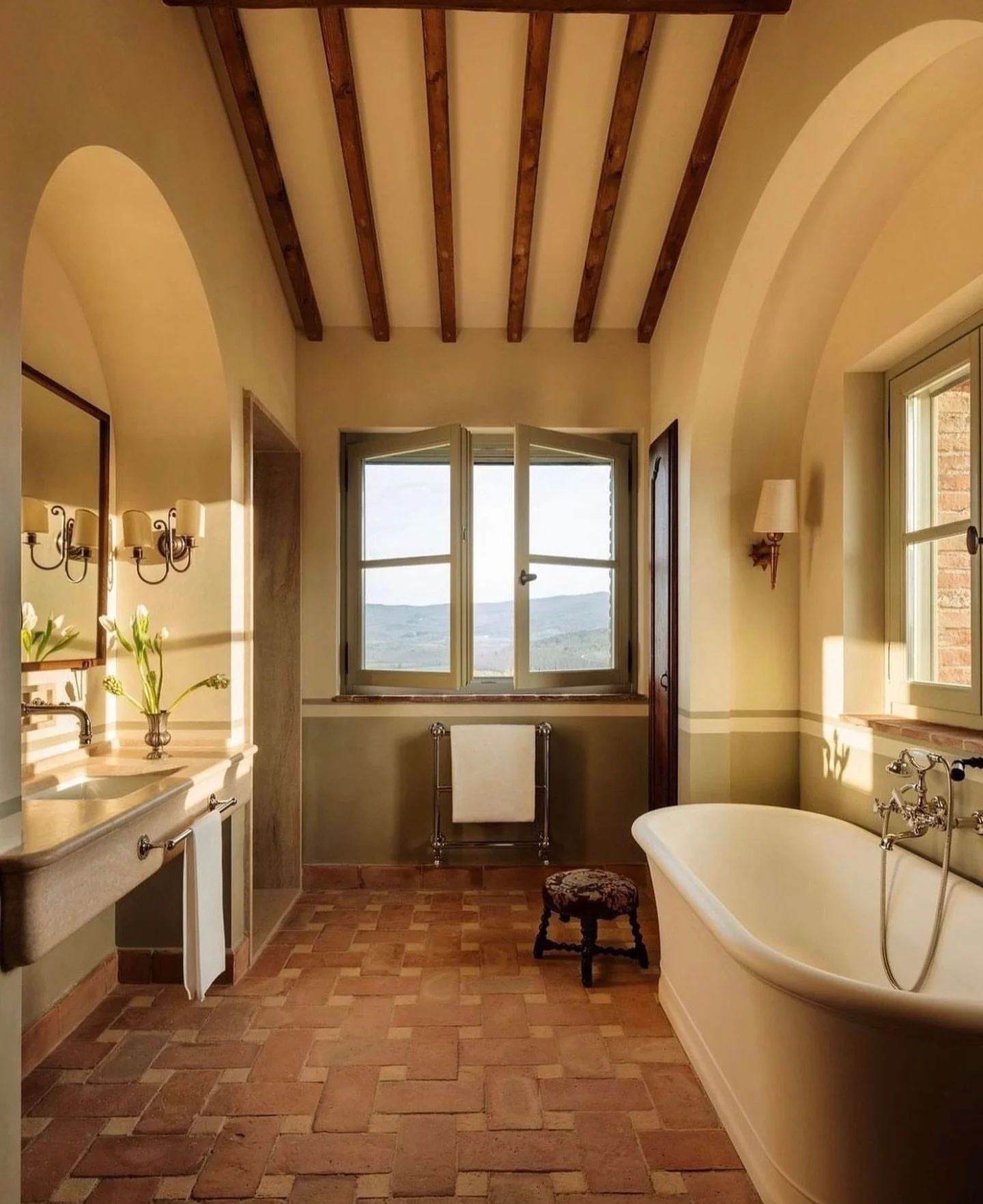 i n s p i r a t i o n &bull; Cotto flooring, plaster &ldquo;wainscoting&rdquo;, floating stone vanity

Bathroom at Castello di Casole @belmondcastellodicasole 

#mediterraneandesign #italianstyle #mediterraneanstyle #castellodicasole