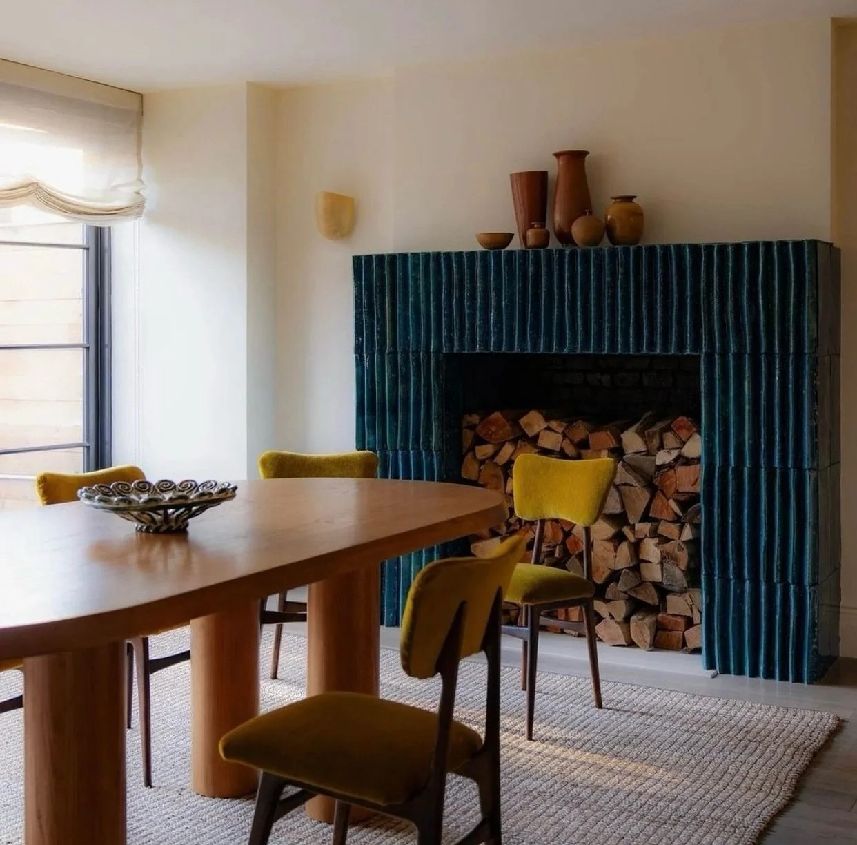 i n s p i r a t i o n &bull; ceramic fireplace, Italian dining chairs, pottery cluster

Designer &bull; @dalucido for @archdigest 
Artist &bull; @jordanmcdonaldstudio 

#ceramicart #diningroominspiration #diningroomideas #italianfurniture