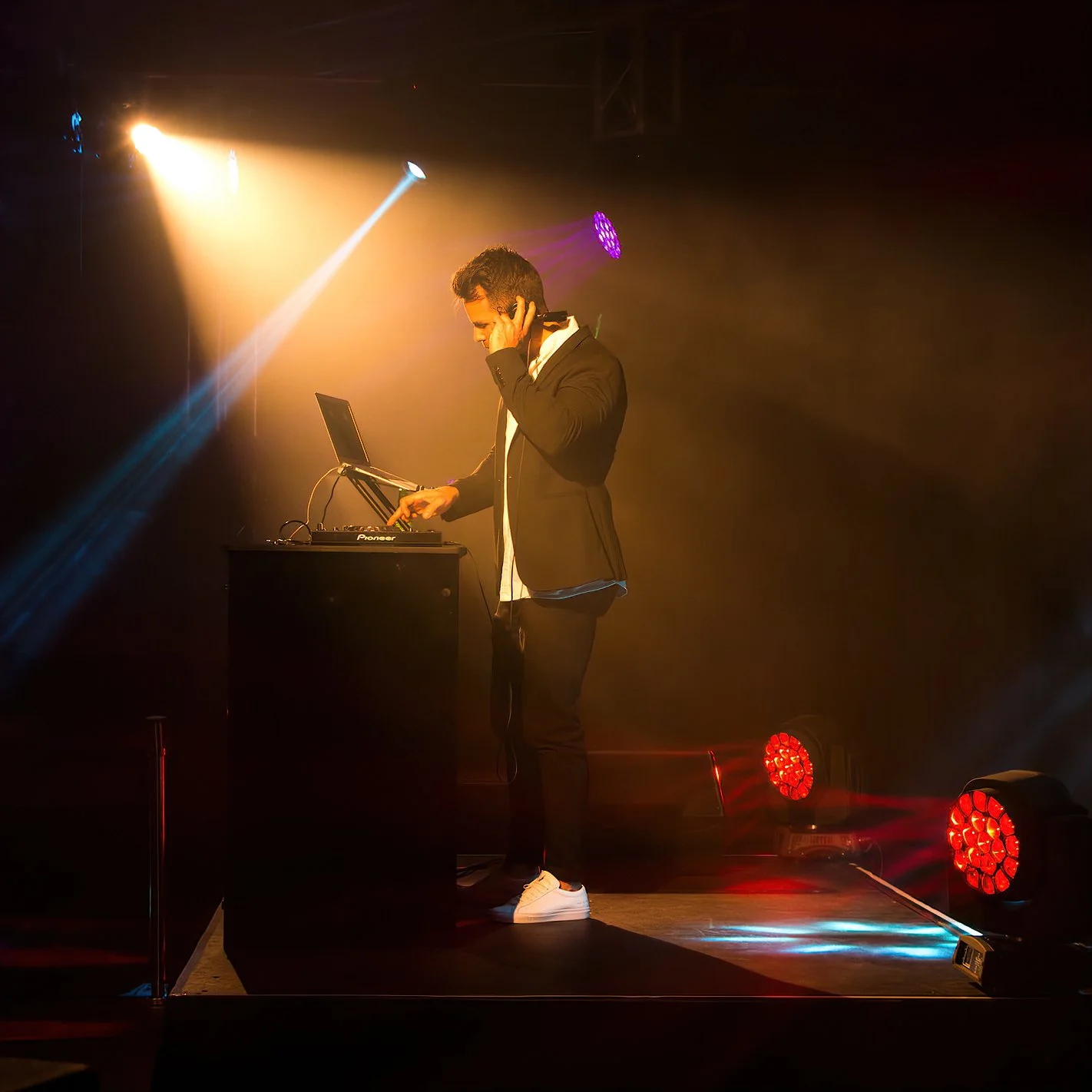 Home Page Photos-18_010_AI.jpeg