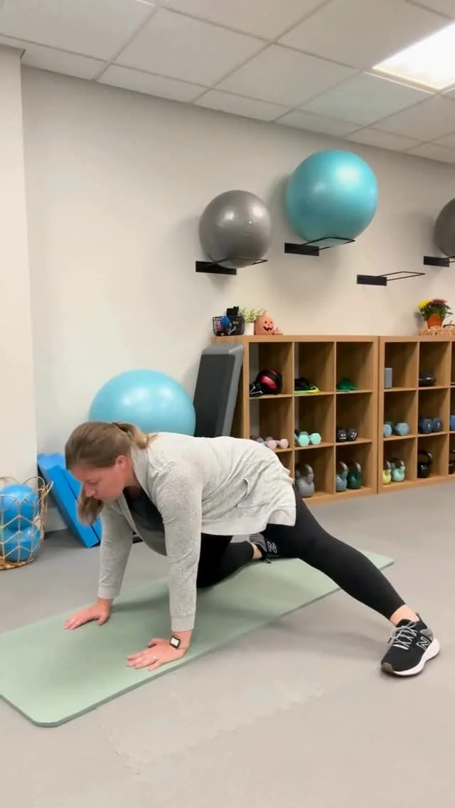 Did you know your back and pelvis work closely together? When the inner thighs and spine are stiff, it can limit how well your pelvis moves.
That tension often shows up as back pain, hip discomfort, or even changes in core and pelvic floor function