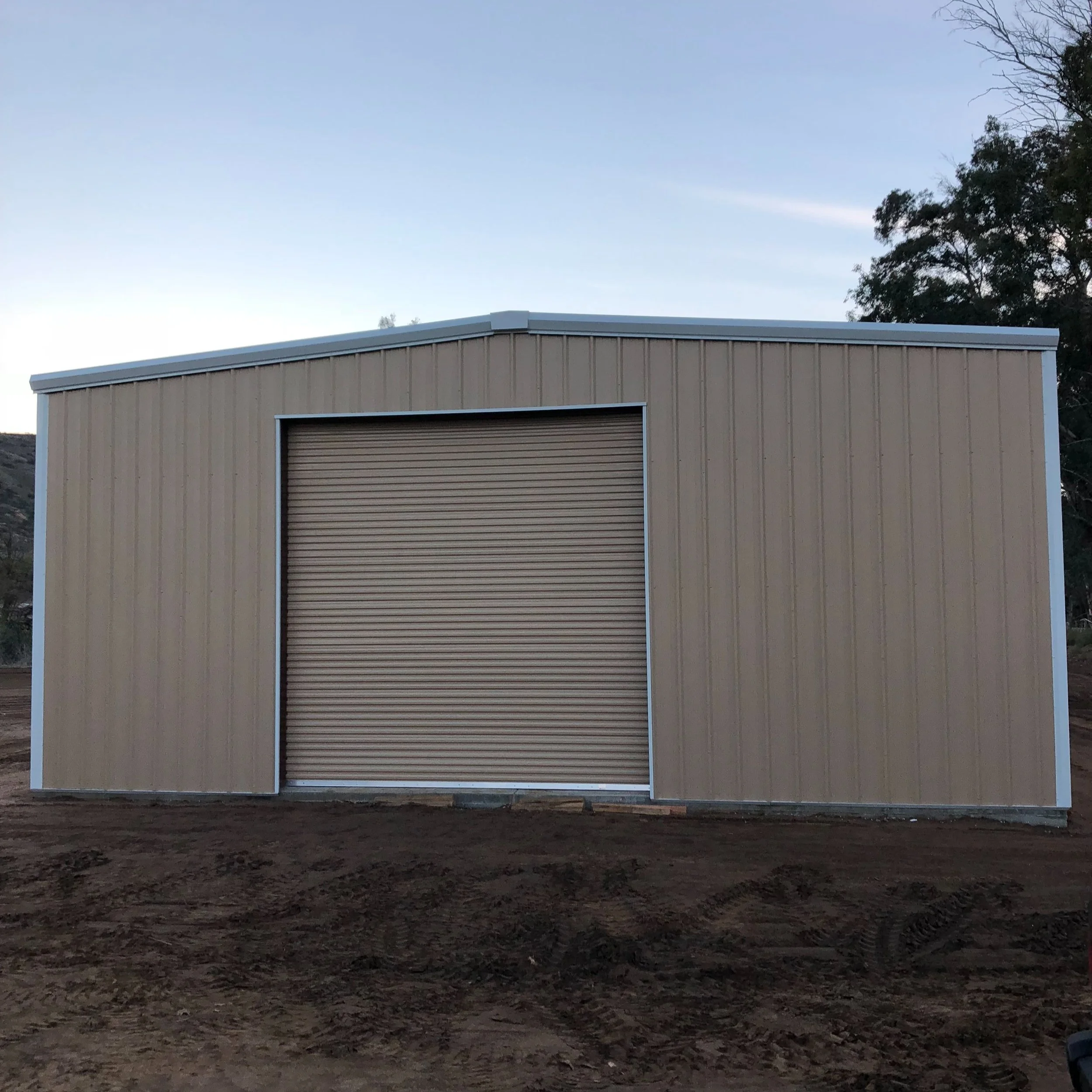 Single Door Steel Building constructed by pro erection so cal