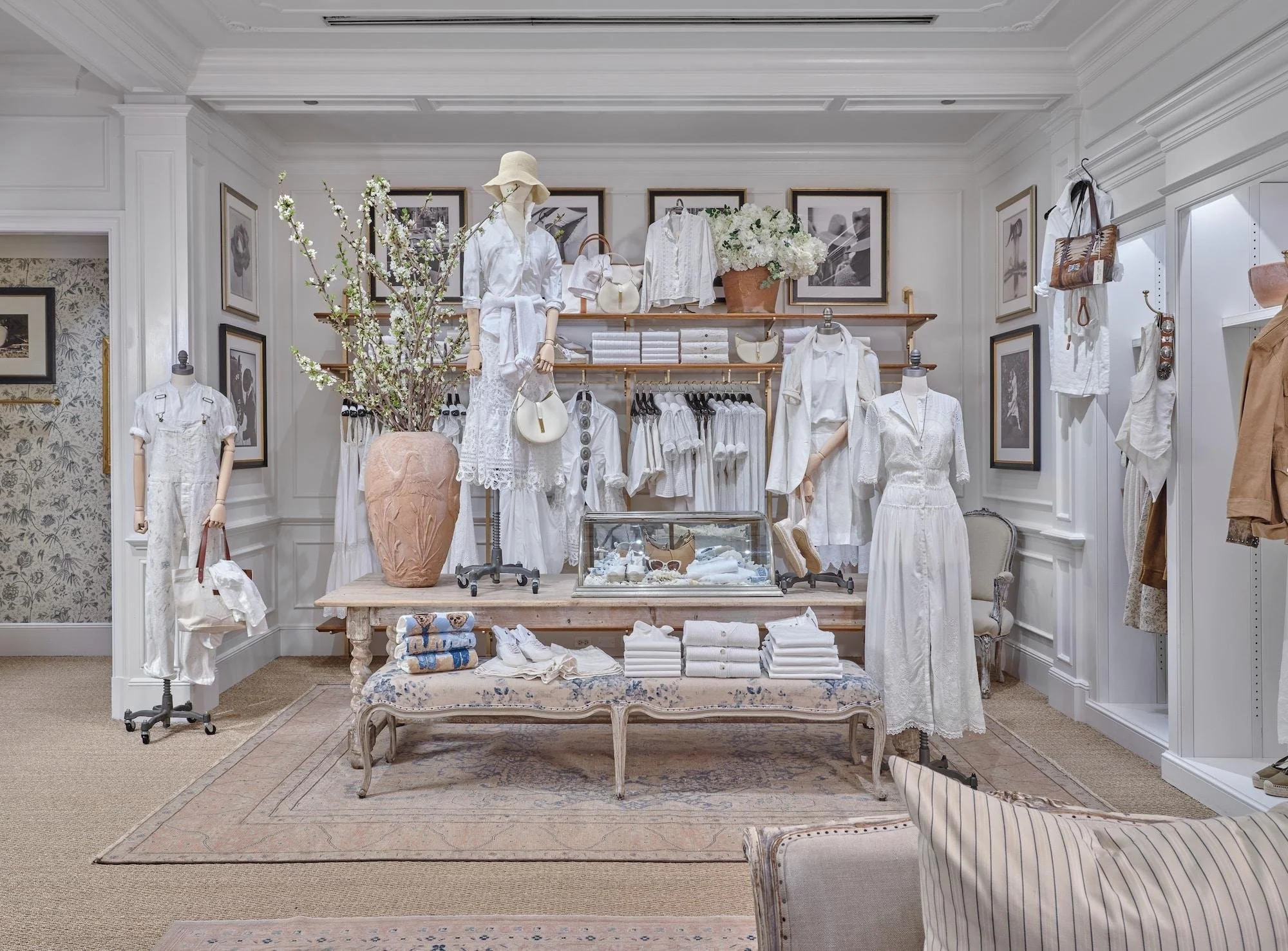 
Source: Modernluxury- Discover Ralph Lauren's Revamped Chicago Flagship on Mag Mile