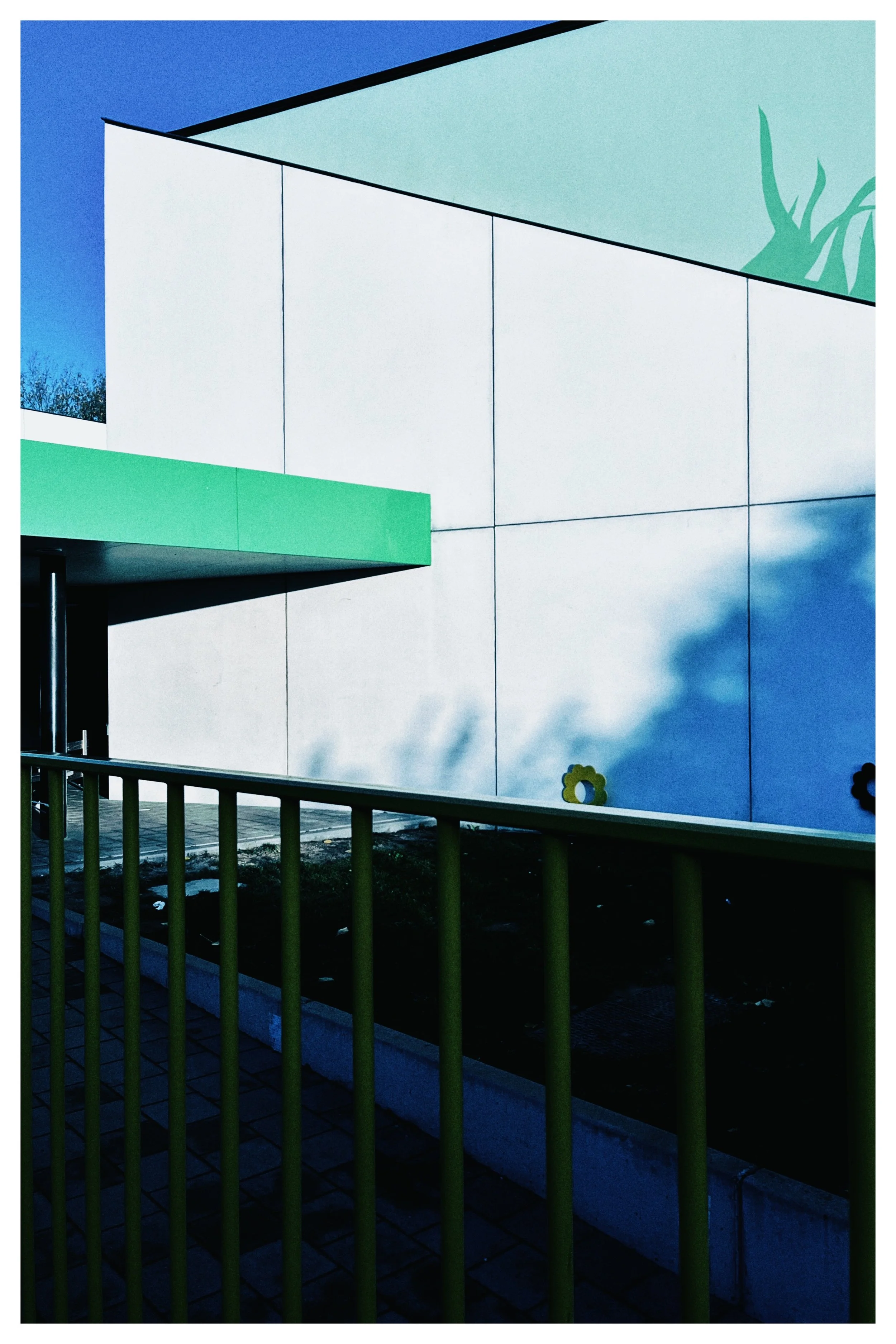 Between order and air