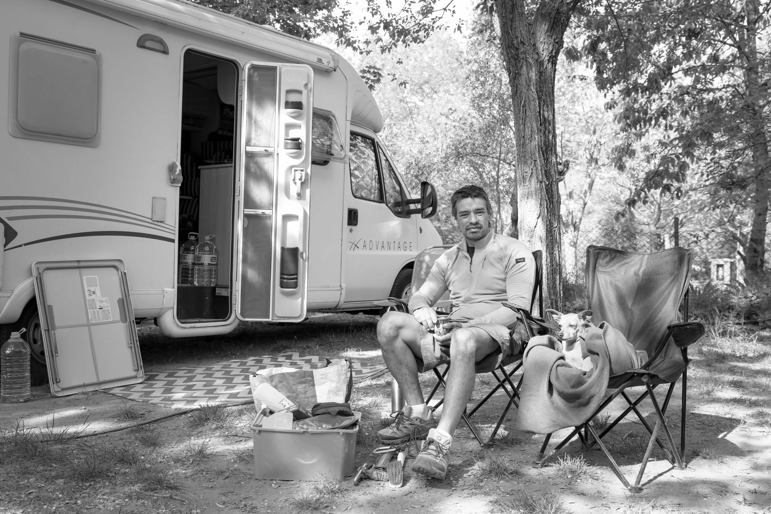 Sierra de Guara 20230505 2059 Pata y Pochi bw.jpg