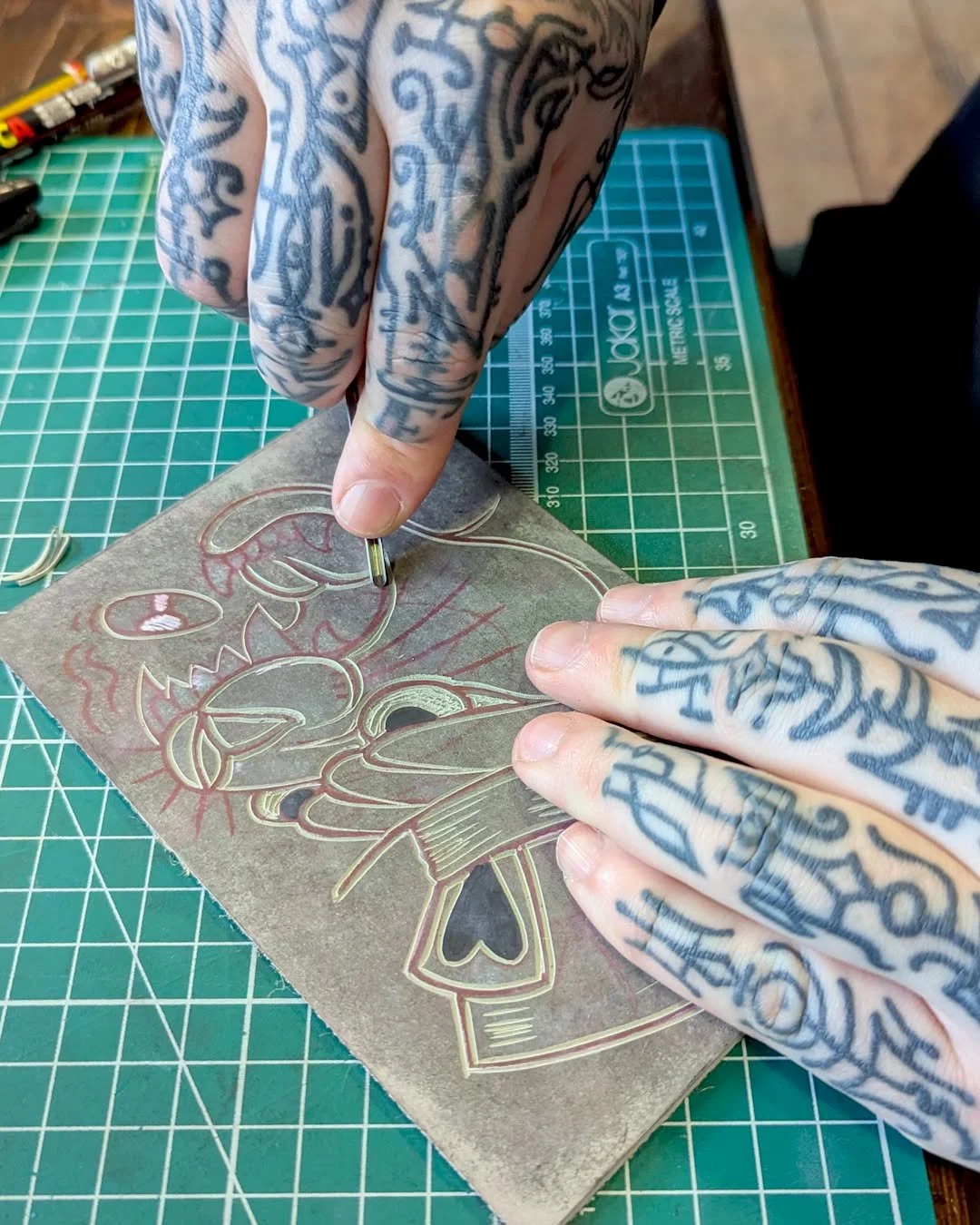 I kicked off my workshop season last weekend, with my students producing some great work - most of them trying linocut for the first time!

I have one space left for this Saturday (and a host of other dates) if I can tempt you into the studio. Many d