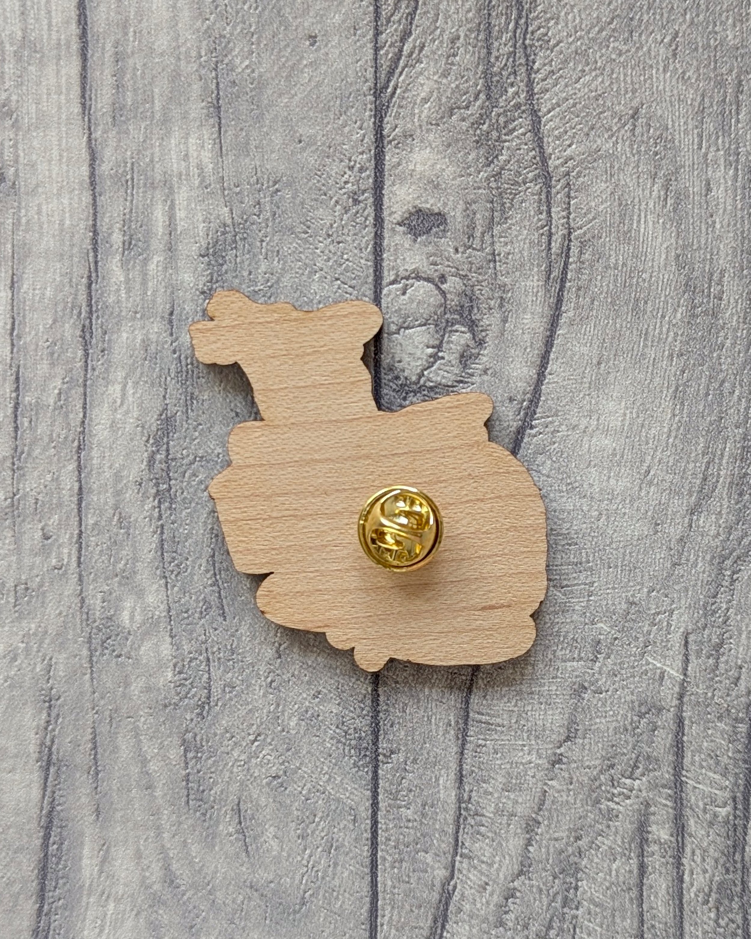 Frankie-Brown-Pin-Badge-Wooden-Mice-04.jpg