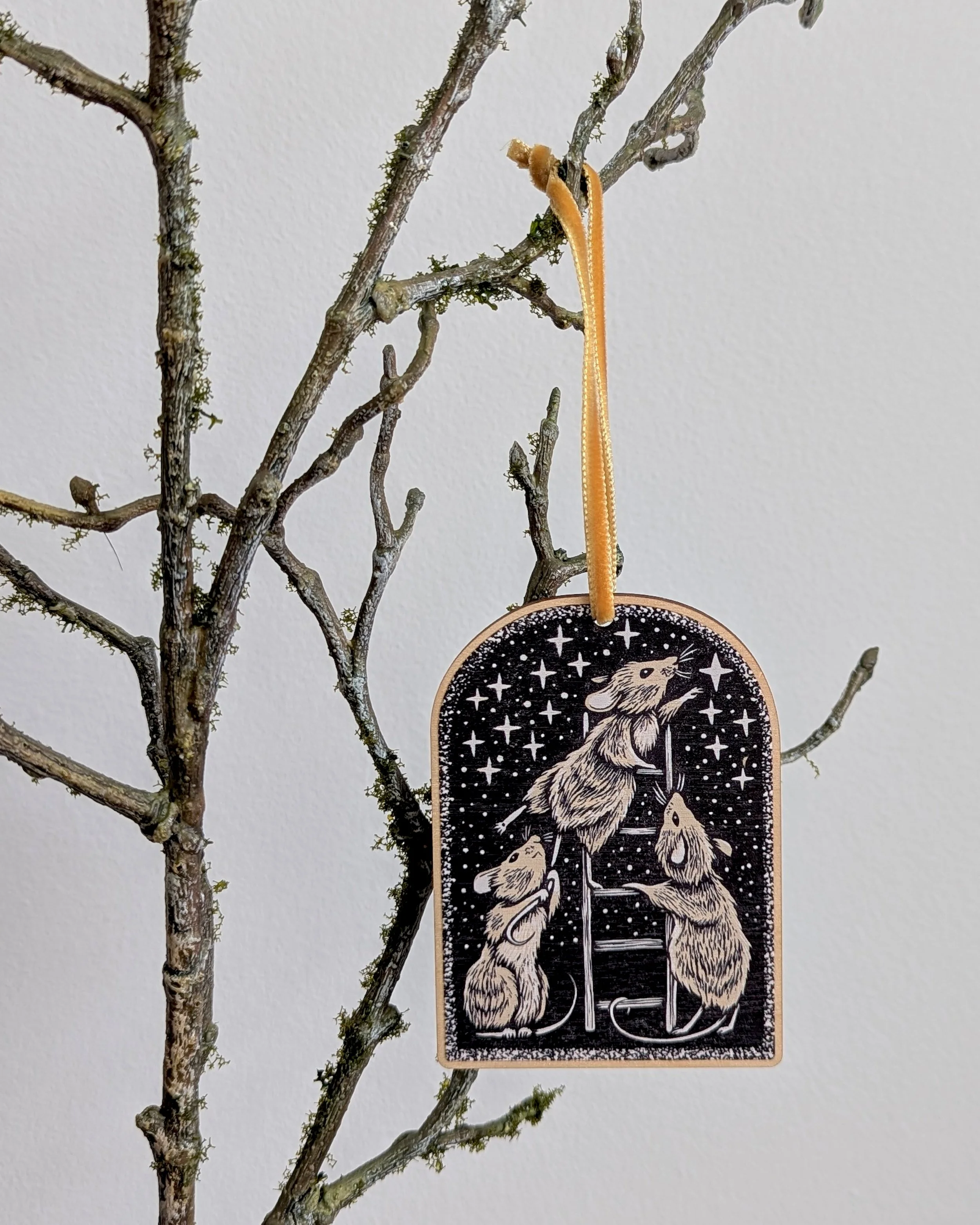 Frankie-Brown-Hanging-Decoration-Wooden-Mice-Reach-Stars-05.jpg