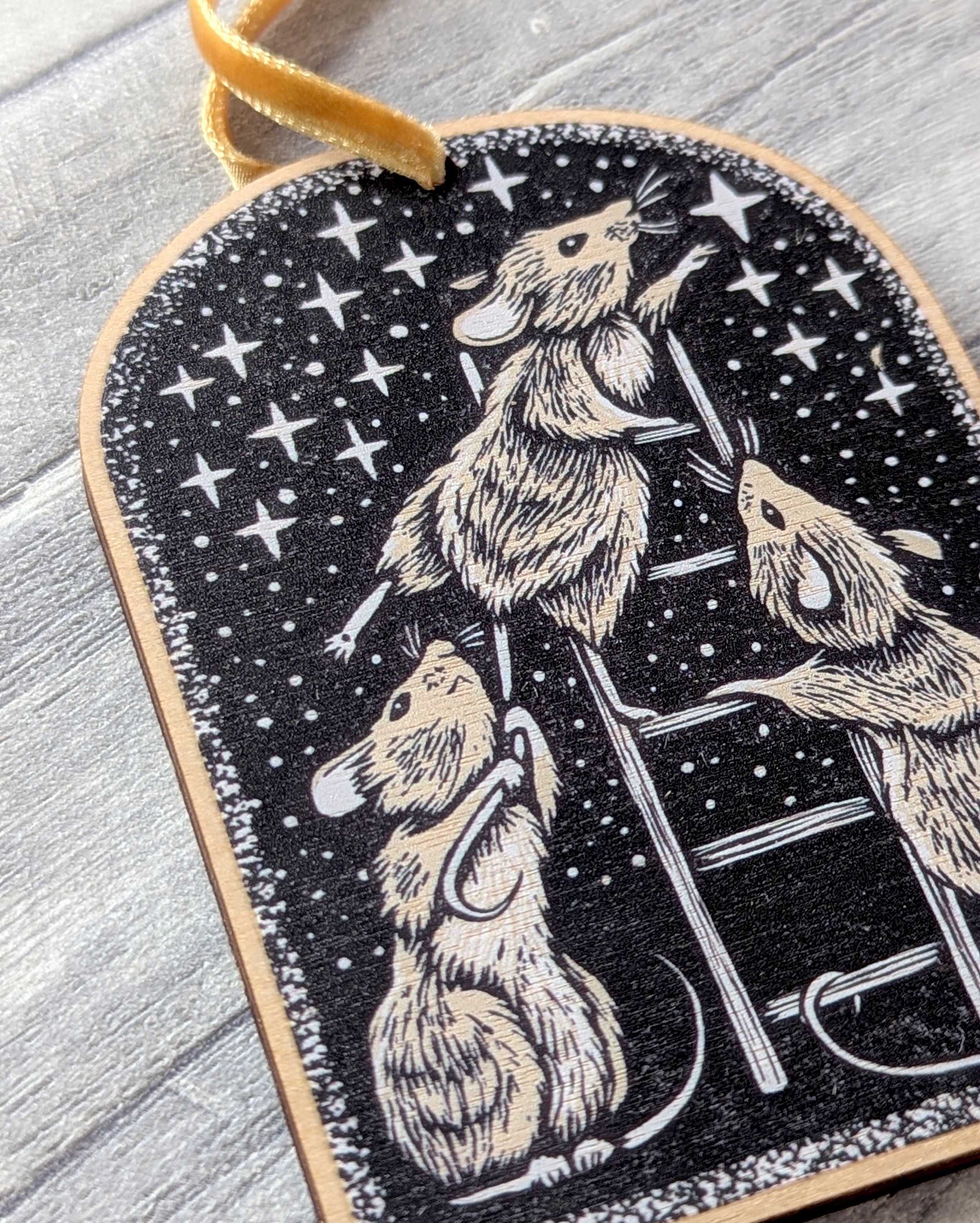 Frankie-Brown-Hanging-Decoration-Wooden-Mice-Reach-Stars-04.jpg