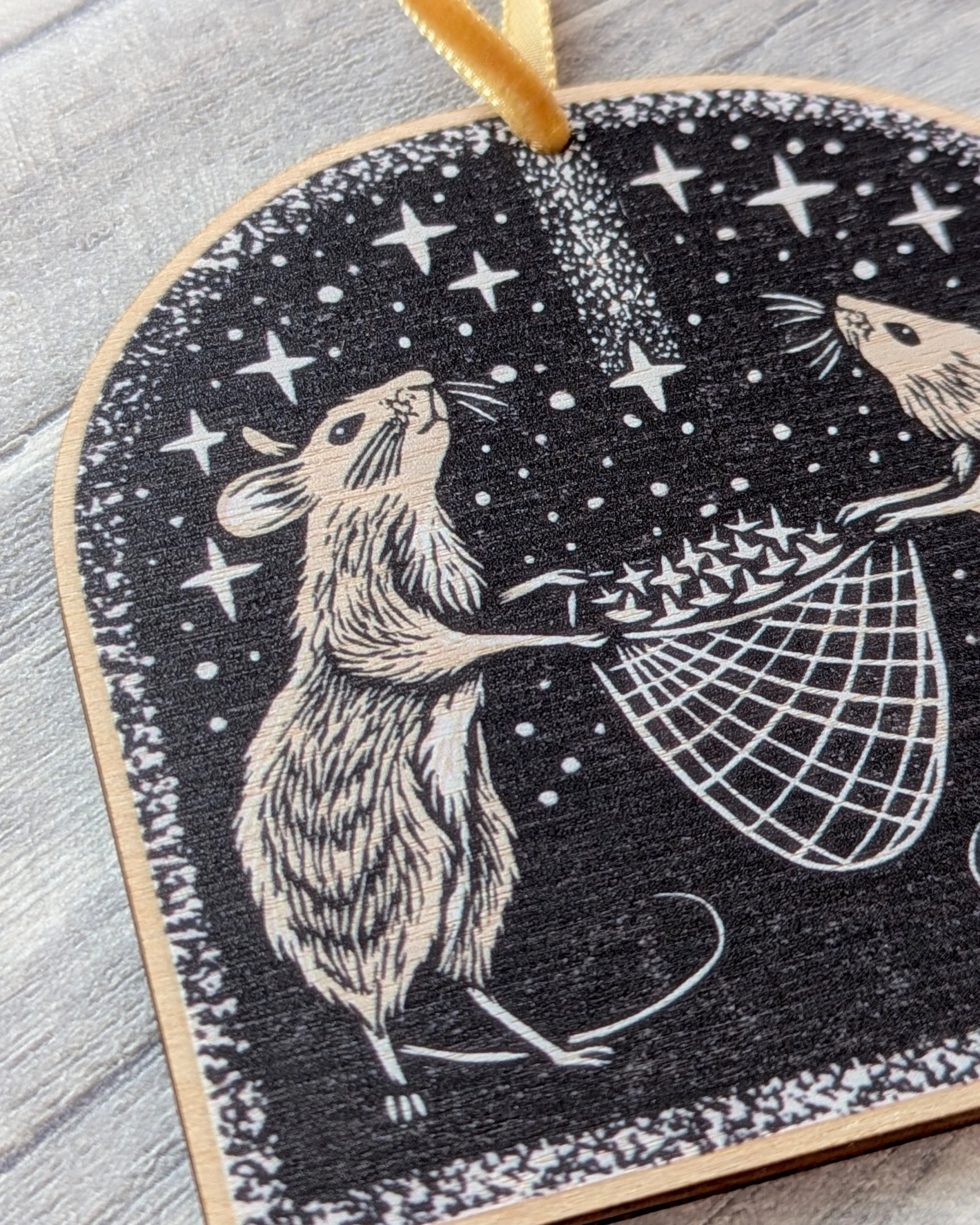 Frankie-Brown-Hanging-Decoration-Wooden-Mice-Catch-Falling-Star-03.jpg