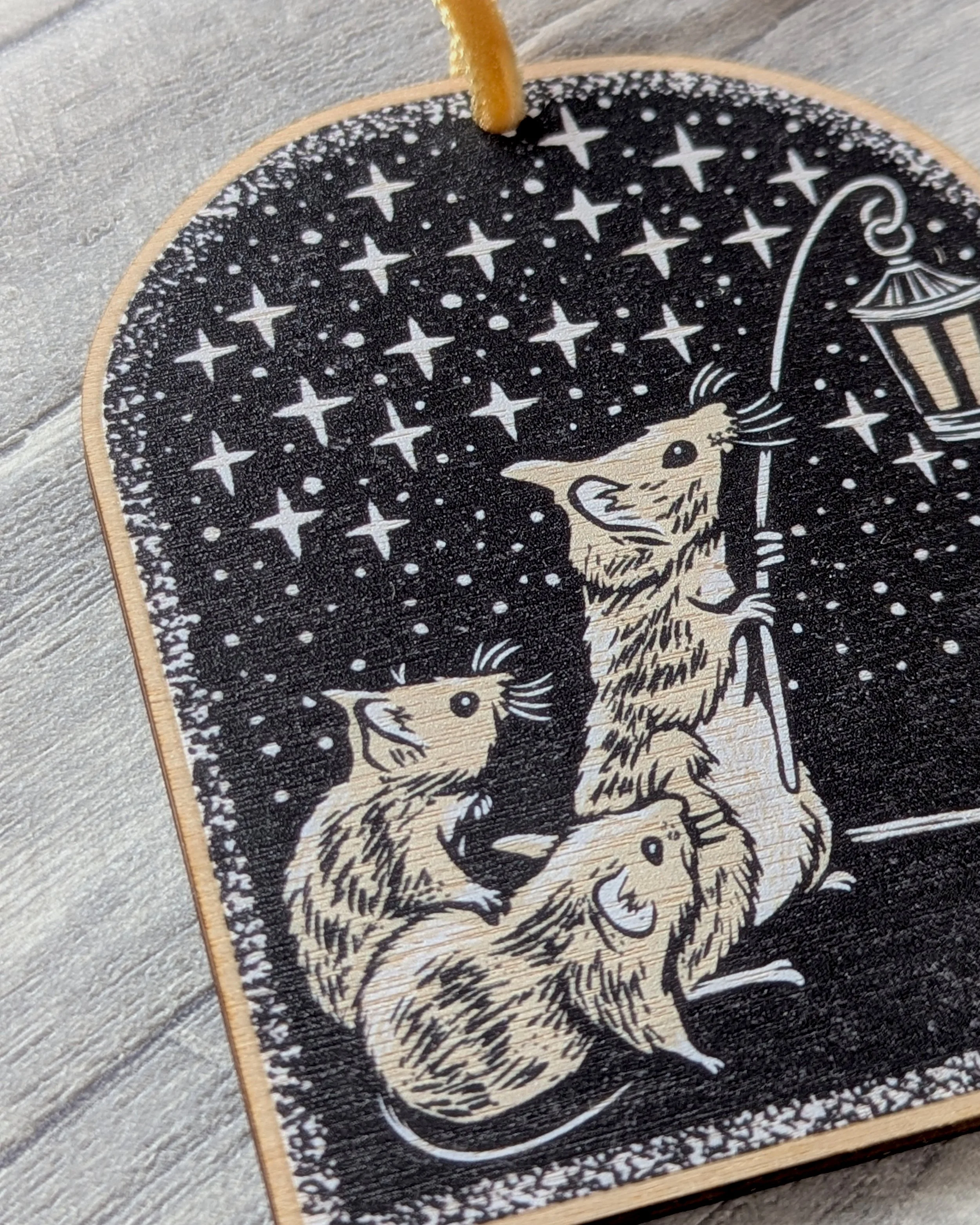 Frankie-Brown-Hanging-Decoration-Wooden-Mice-Guiding-Light-Star-04.jpg