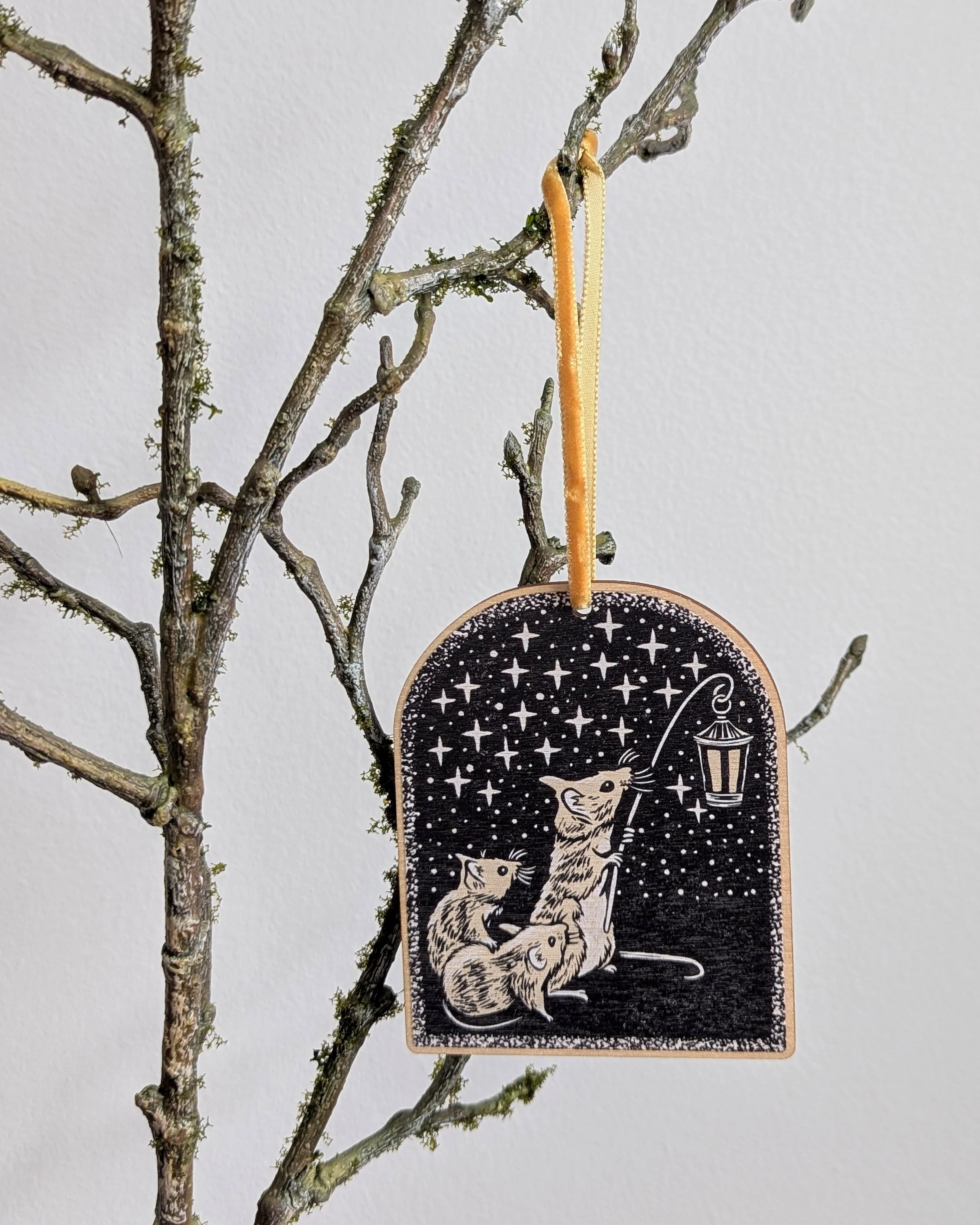 Frankie-Brown-Hanging-Decoration-Wooden-Mice-Guiding-Light-Star-05.jpg