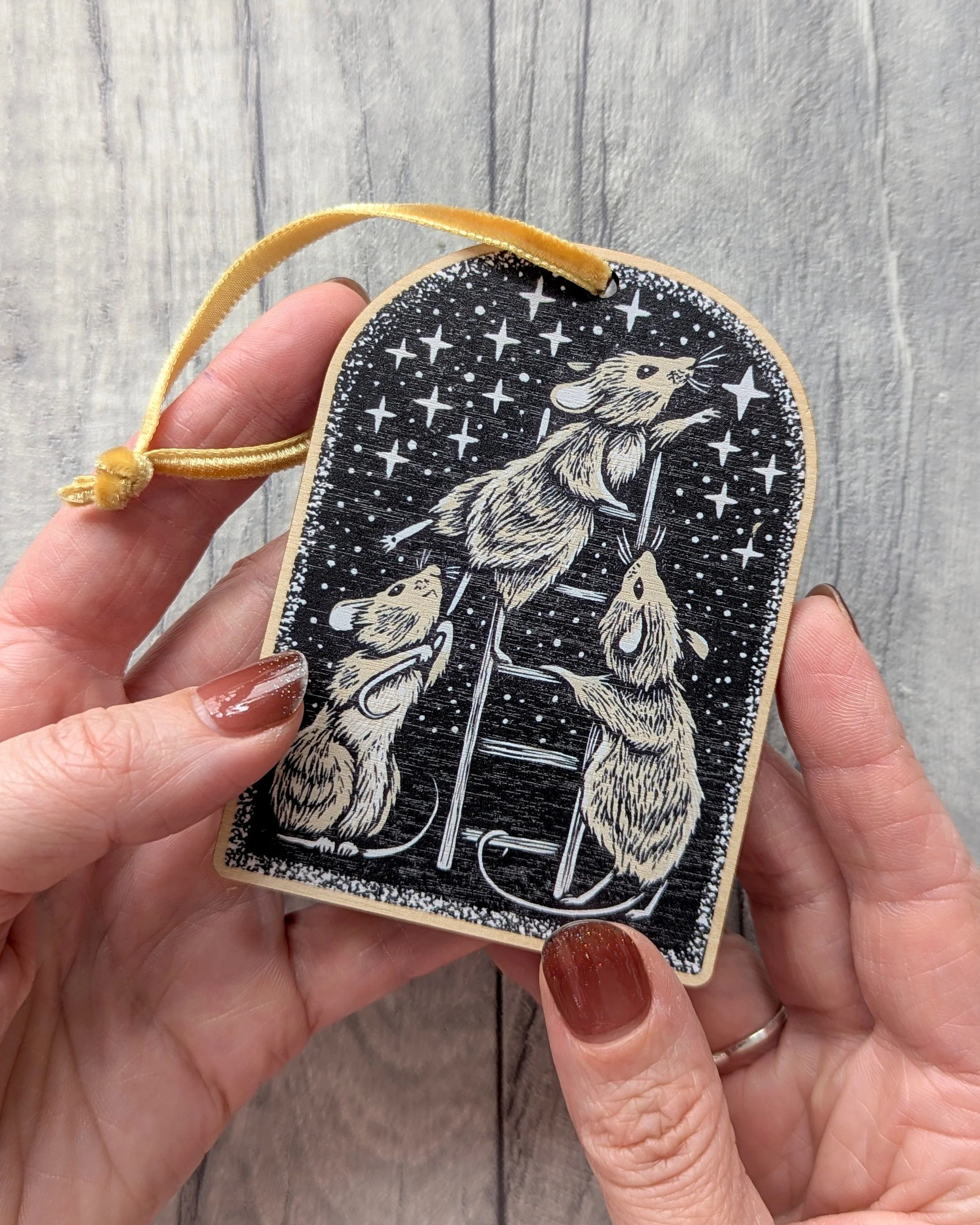 Frankie-Brown-Hanging-Decoration-Wooden-Mice-Reach-Stars-03.jpg