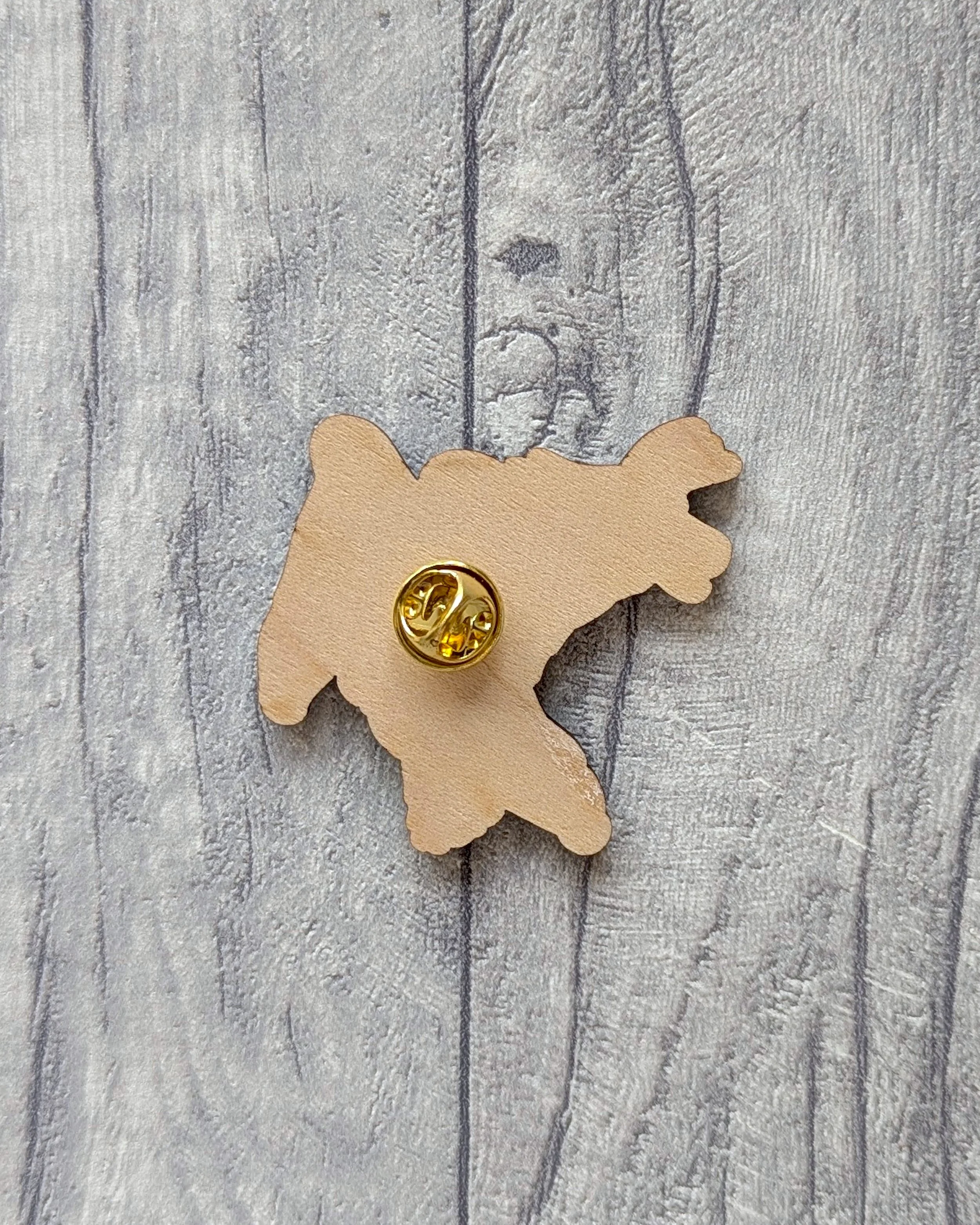 Frankie-Brown-Pin-Badge-Wooden-Mouse-04.jpg
