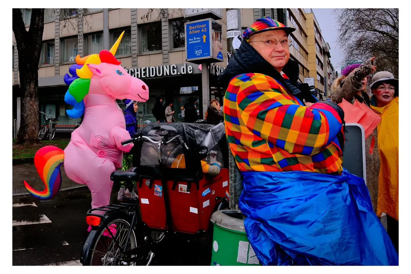 flash, color, black and white

#karneval2026 #D&uuml;sseldorfkarneval2026 #helau🎉