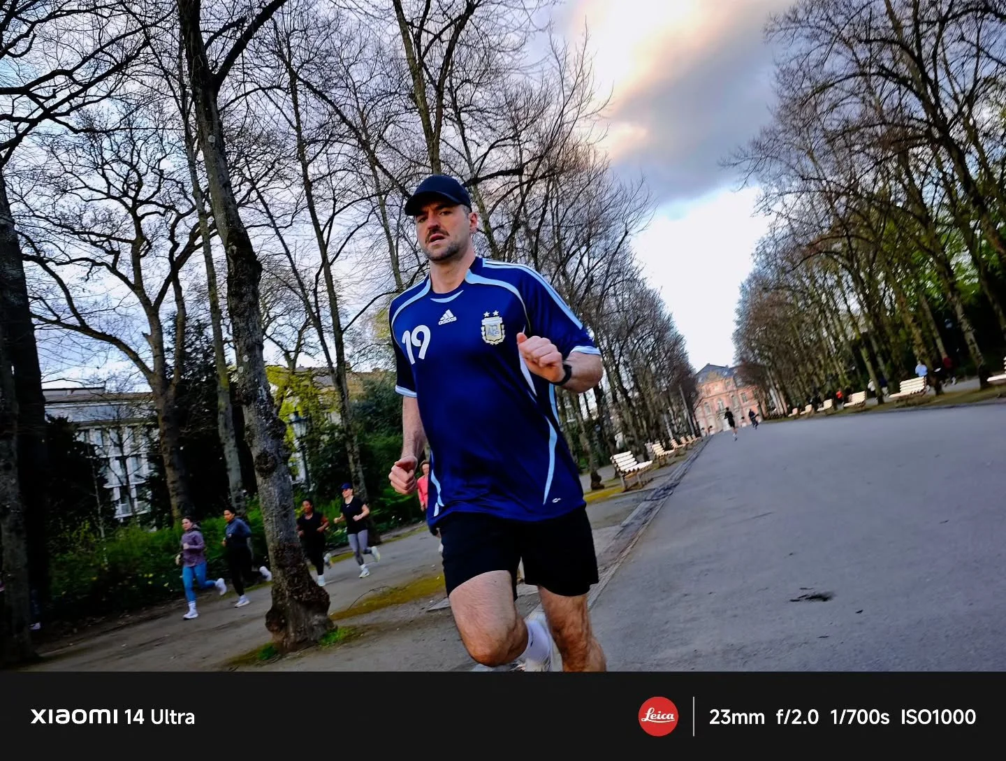 🏃🏻&zwj;♀️💨