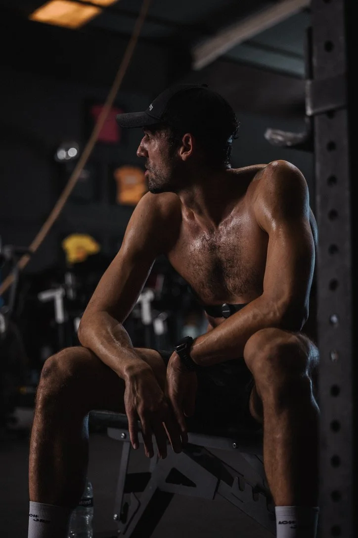 Dr. med. Golo Röhrken, Sixpack, muskulös, im Hyrox Training, Hybrid Athlete