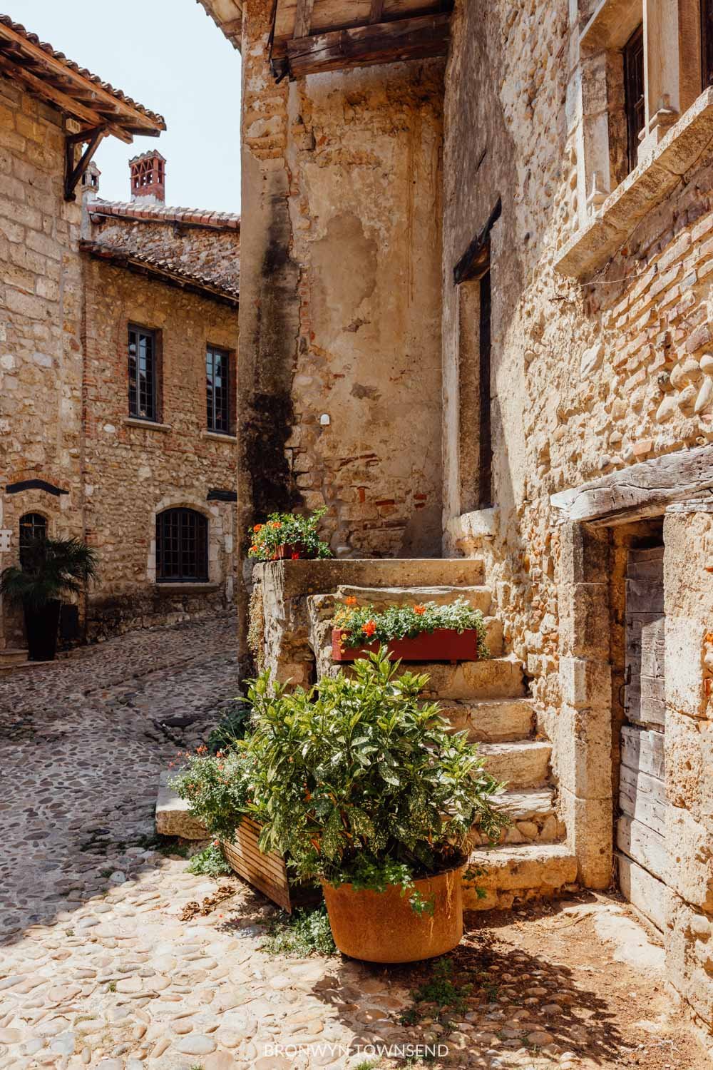 A Travel Guide to Perouges, France: The Perfect Day Trip From Lyon ...