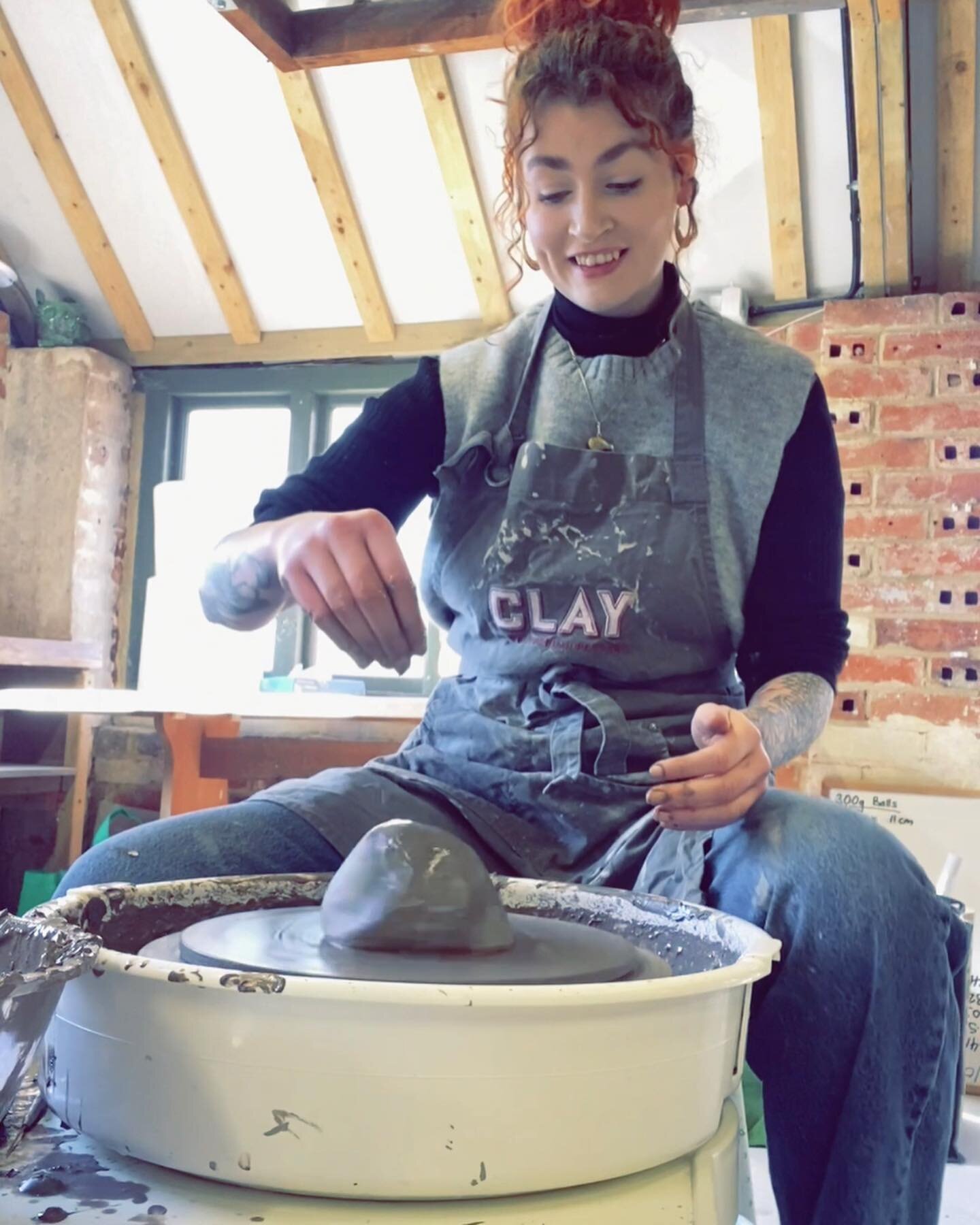 Busy working on some new pots 🏺Website and shop coming 🔜 
#pottery #shopupdate #wheelthrownpottery #handthrownpottery