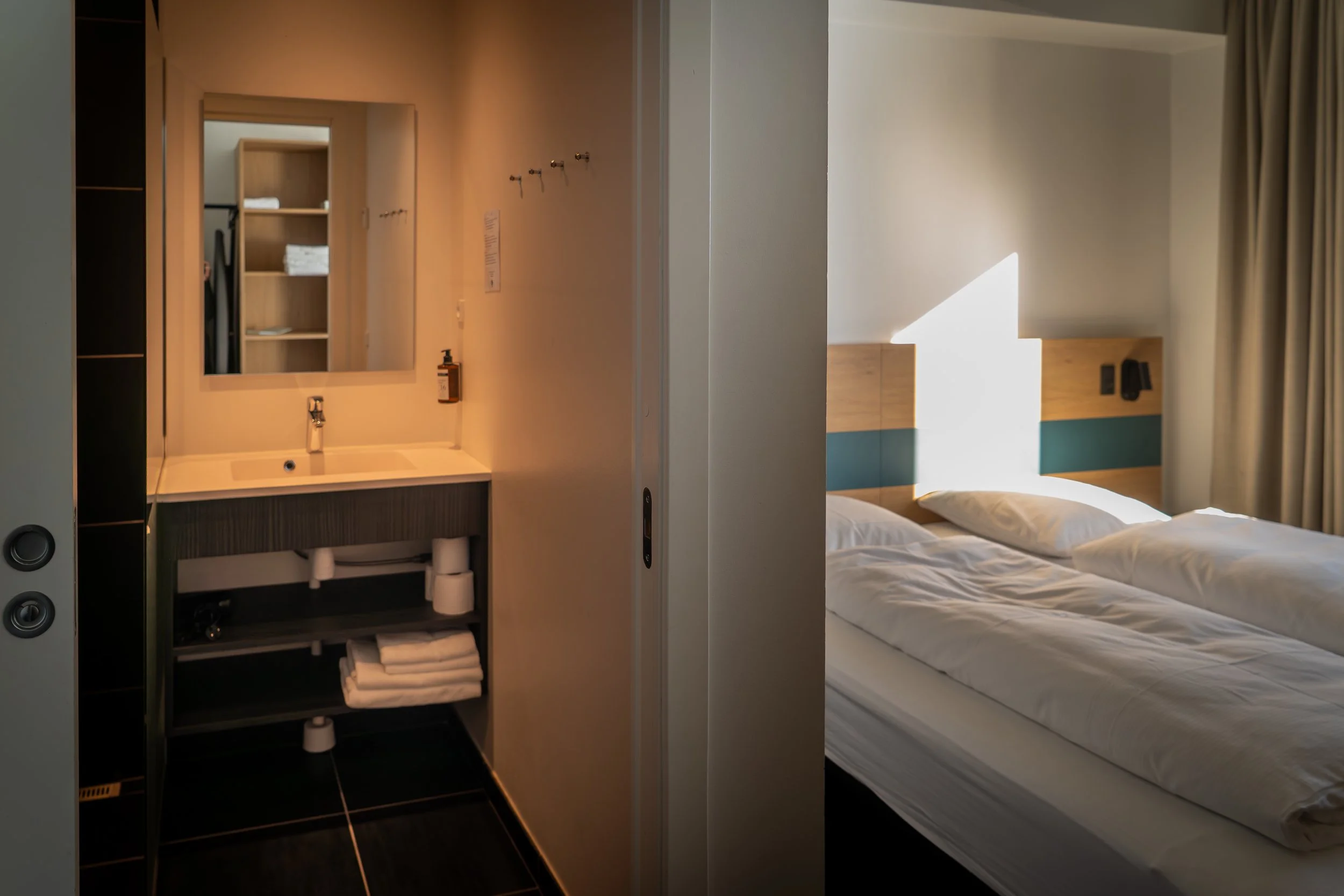 Hotel Aurora Bath ond bead room.jpeg