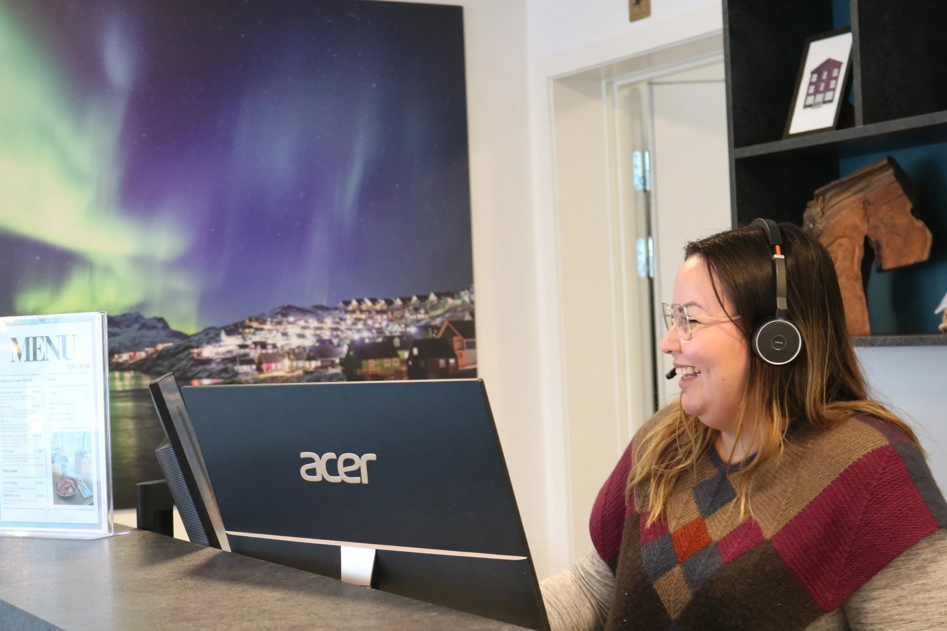 Reception 09:00-21:00