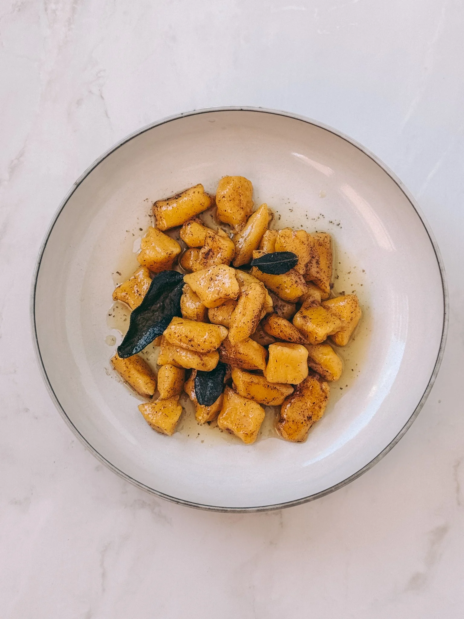 Selbstgemachte Kürbis-Gnocchi mit Salbeibutter
