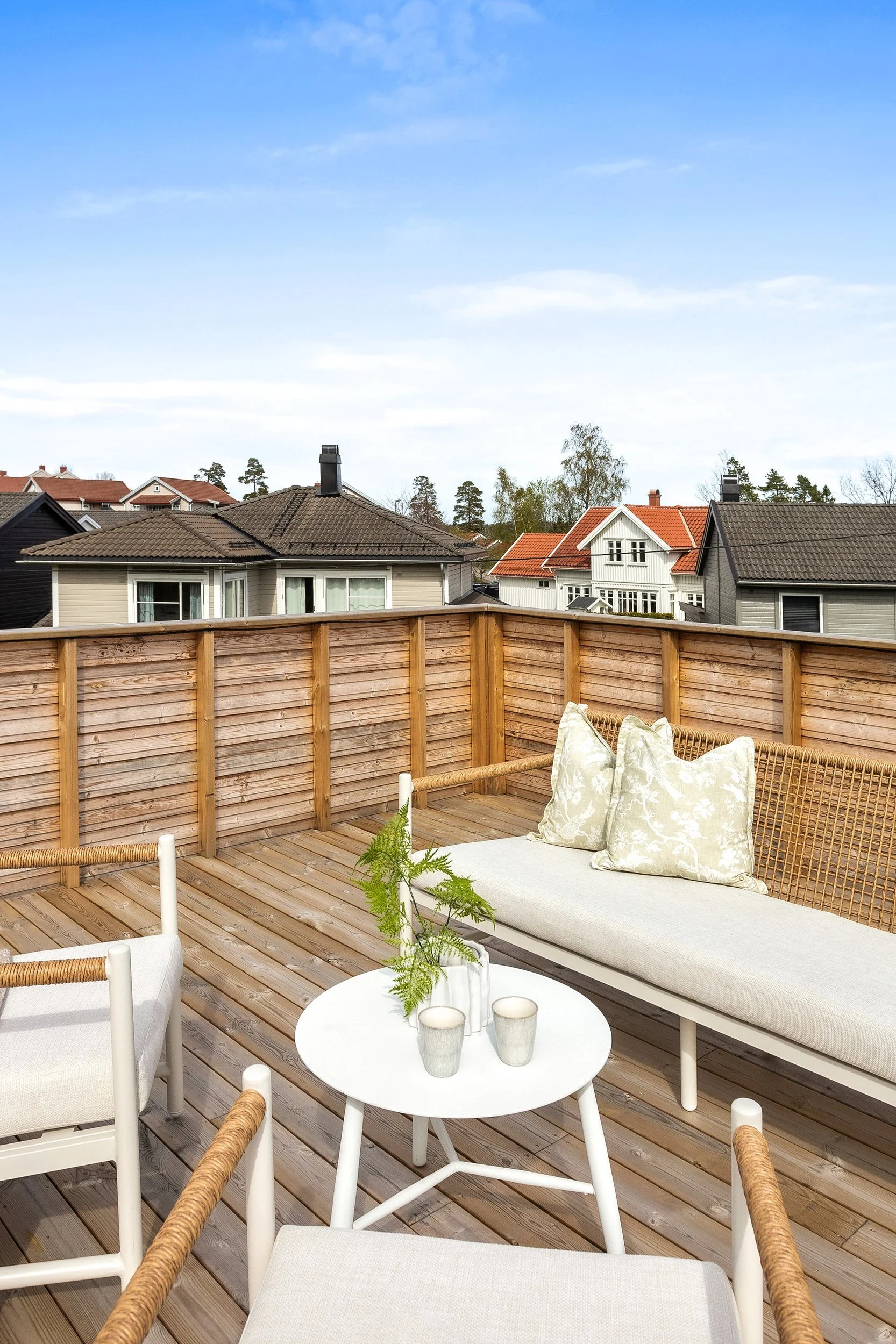 En perfekt plass for en utendørs sofagruppe.