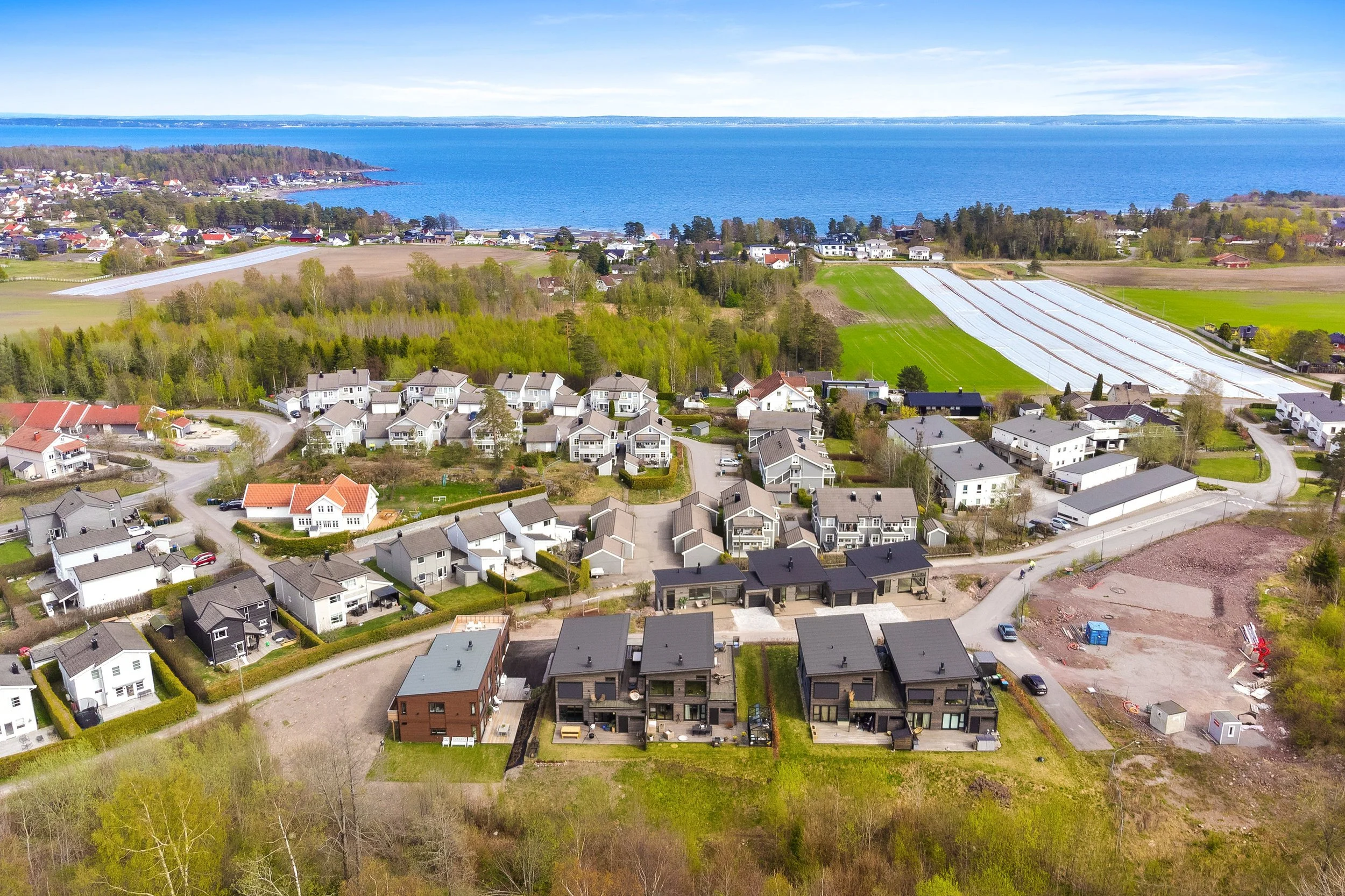 Nærheten til sjøen gir flotte tur- og rekreasjonsmuligheter året rundt.