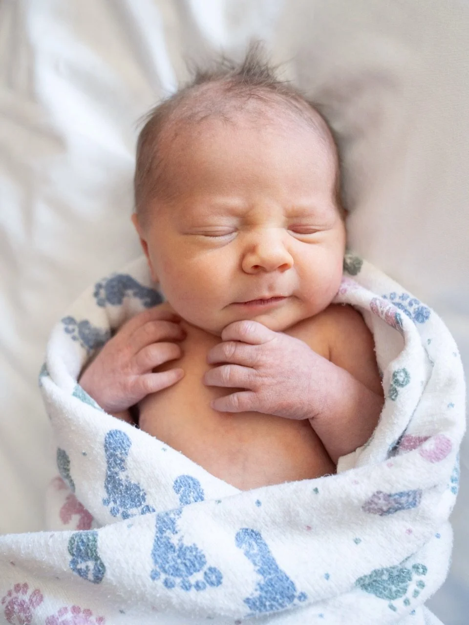 Getting to meet your little ones is such a gift. My in-hospital photo shoots are an easy way to remember the details without extra stress of waiting until you feel up for photos!

Fresh 48 in hospital newborn photos Minneapolis Blaine anoka candid ph