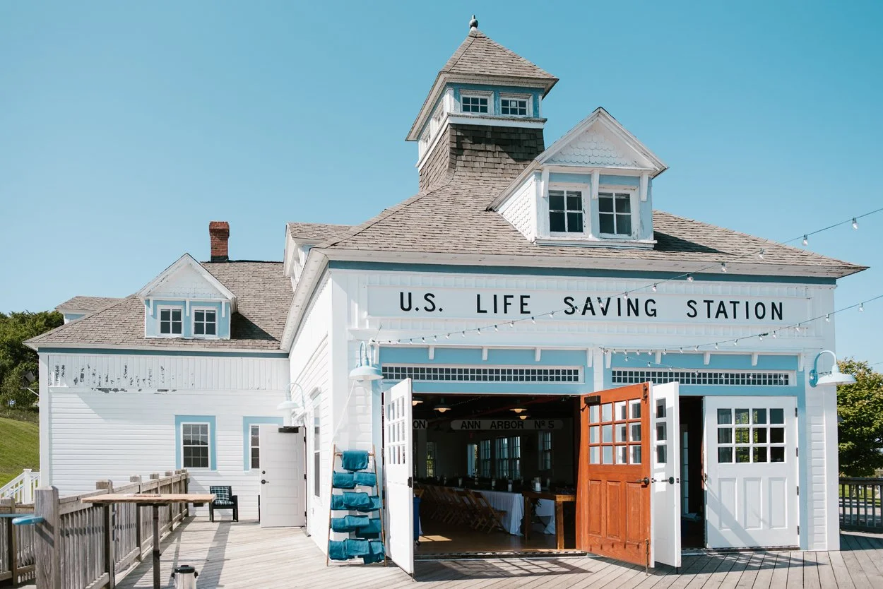 Elberta life saving station wedding | Beachweddingtips.com