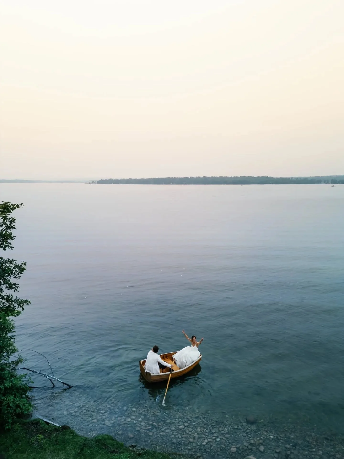 Still reliving Anne + Justin's wedding weekend in Northern Michigan. 

Photography: @sydneymariephotography
Planner: @up_north_events
Venue: Private Property
Hair and Makeup: @upnorth.beauty 
Florist: @kellyrichashford
Details: @timelesseventren