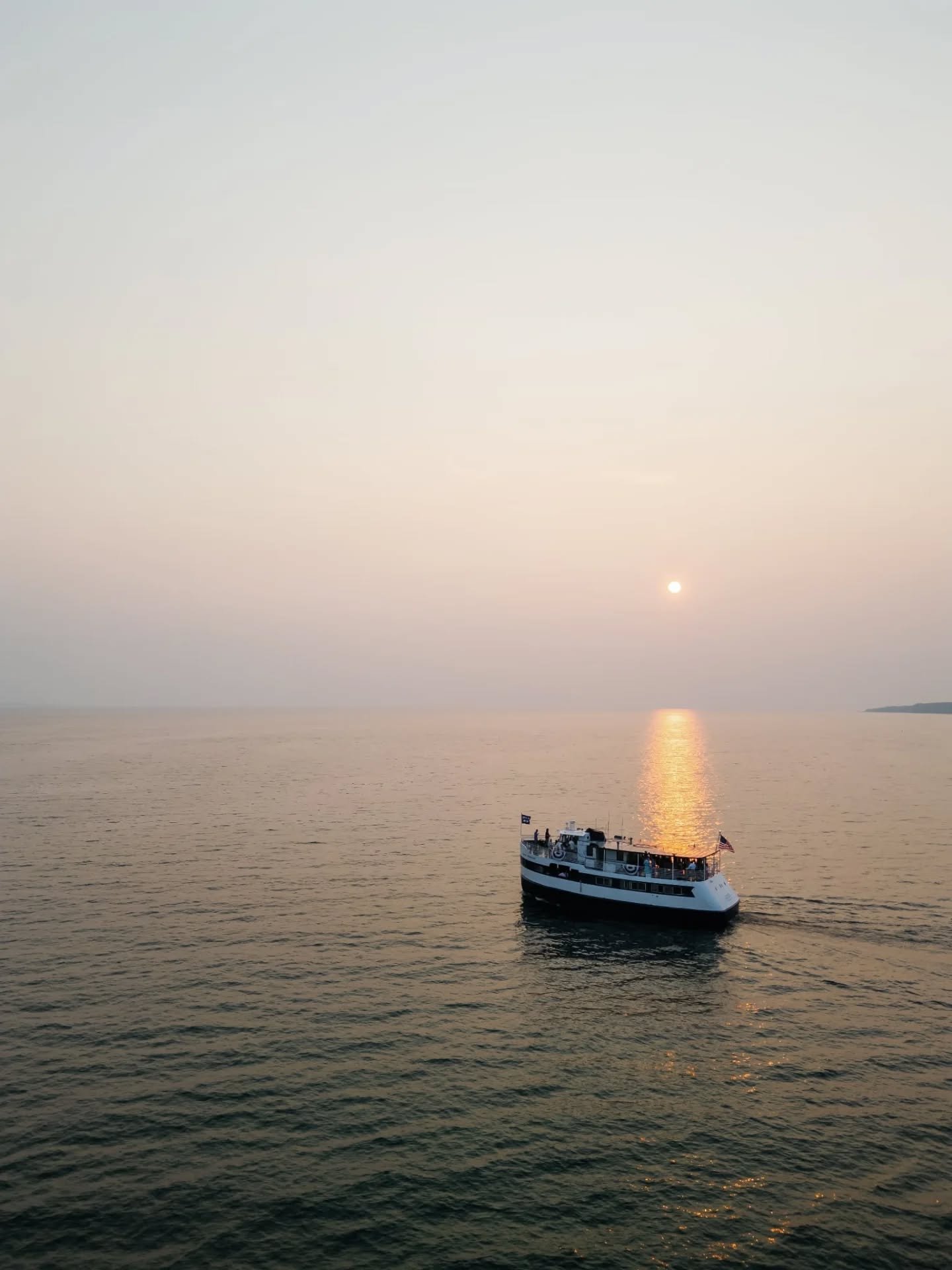I love when couples choose something unique and intentional for their welcome party. 

Anne and Justin invited their guests aboard the @littletraversebayferryco for a sunset cruise the night before their wedding, and it could not have been a more per