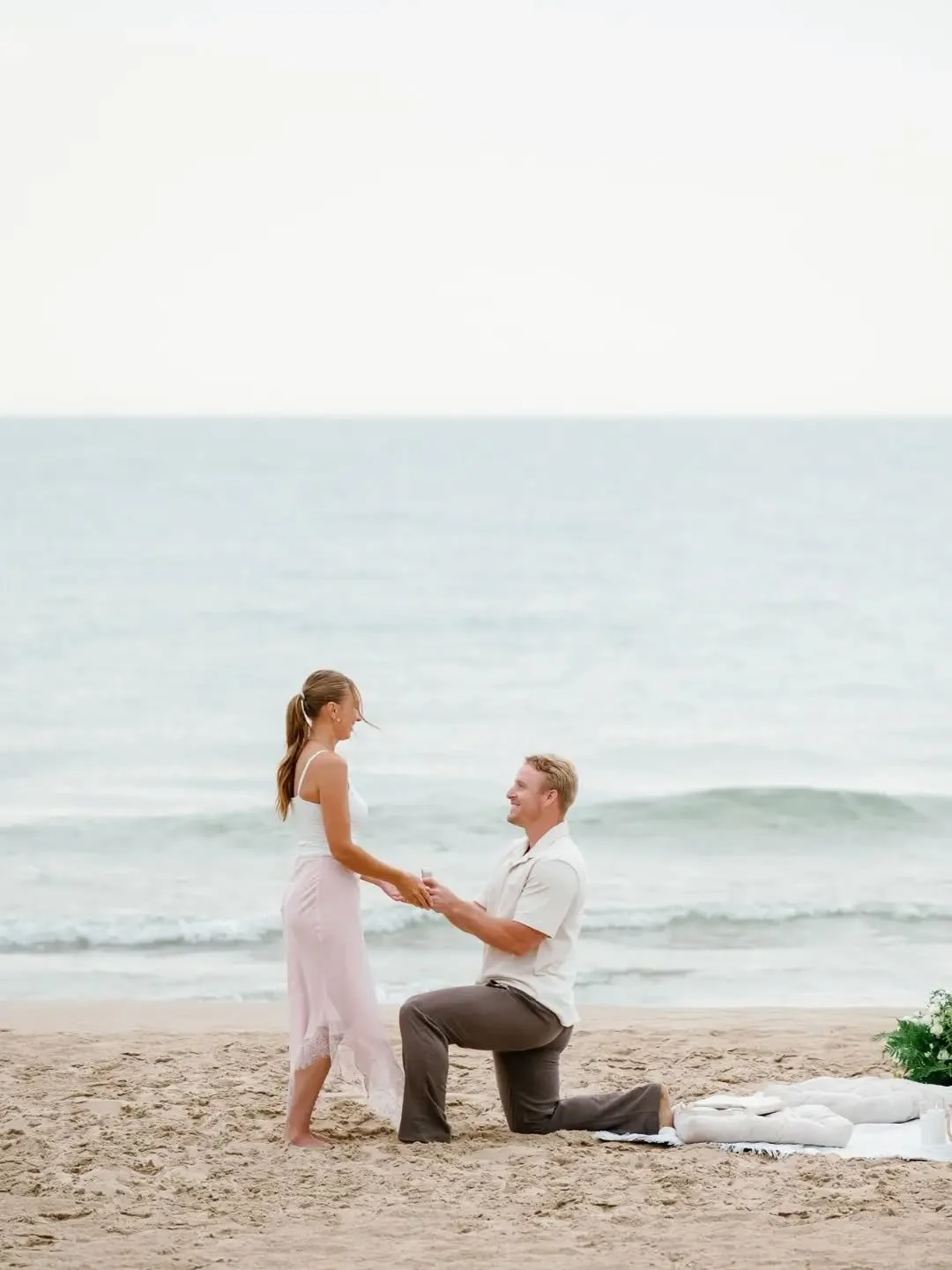 Kelsey + Brett // Engaged.

I had so much fun helping Brett plan their proposal at Oval Beach.

Just a few hours before, a storm rolled through and we weren't sure if we'd have to pivot. But 30 minutes before the proposal, the skies cleared, the sun 