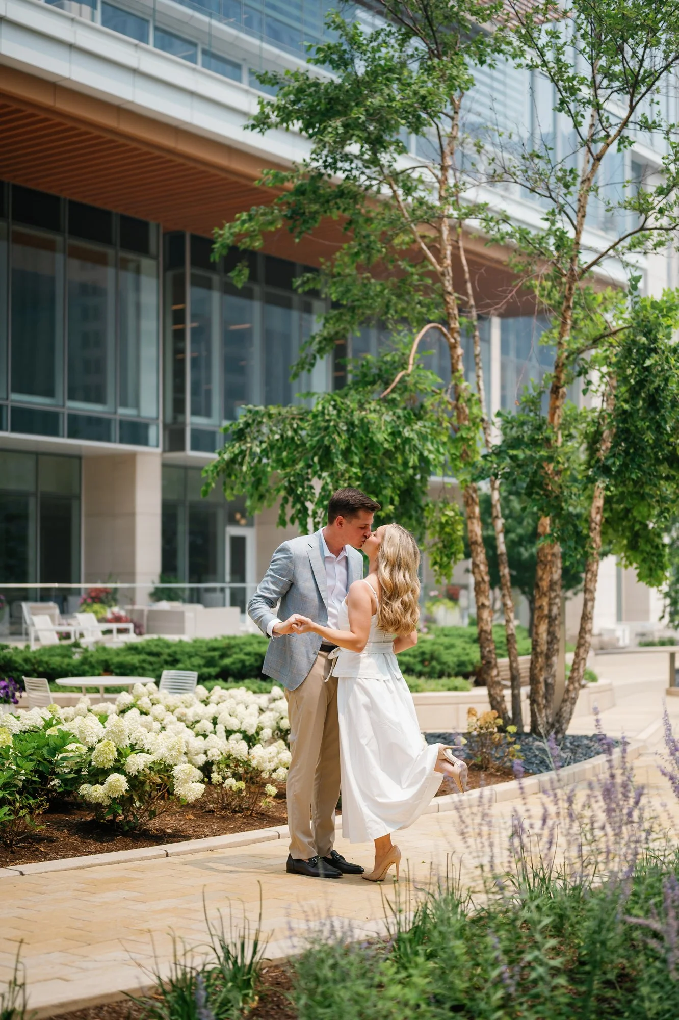 lincoln-park-chicago-engagement-session (18).jpg