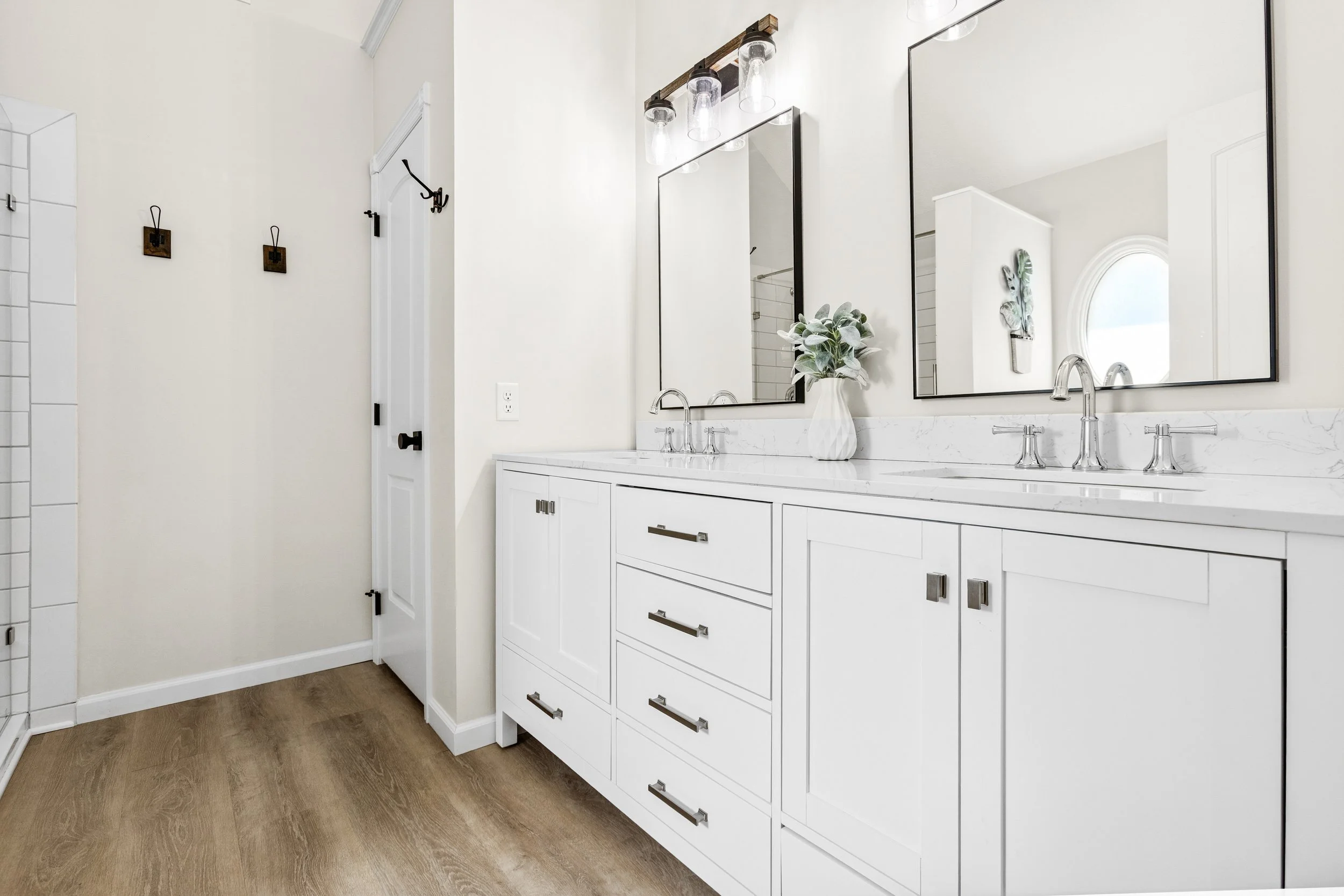 904 S 110th Plaza-26.jpg
