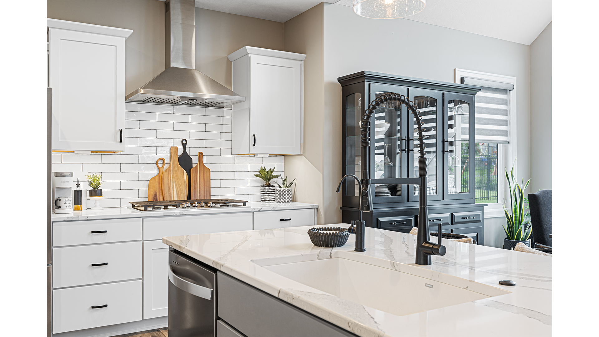 10225 Caspian Dr-16.png