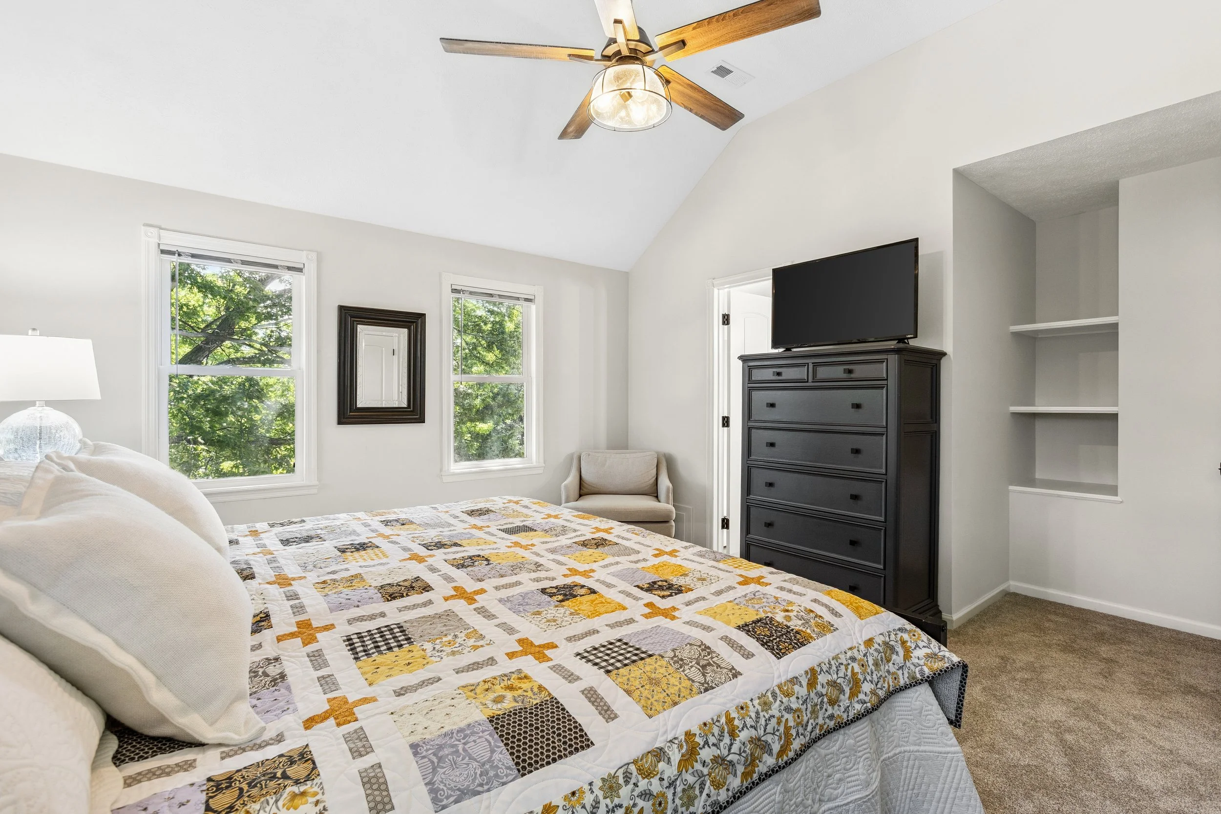904 S 110th Plaza-25.jpg