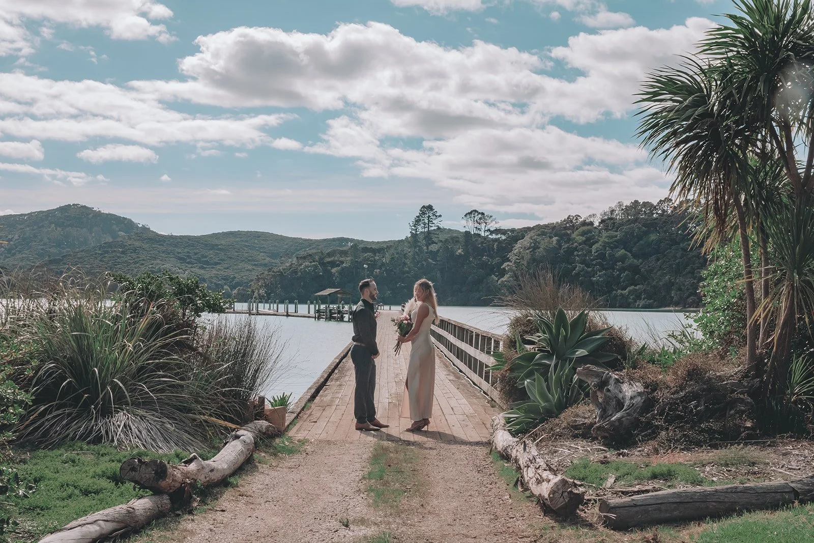 wedding couple on wharf