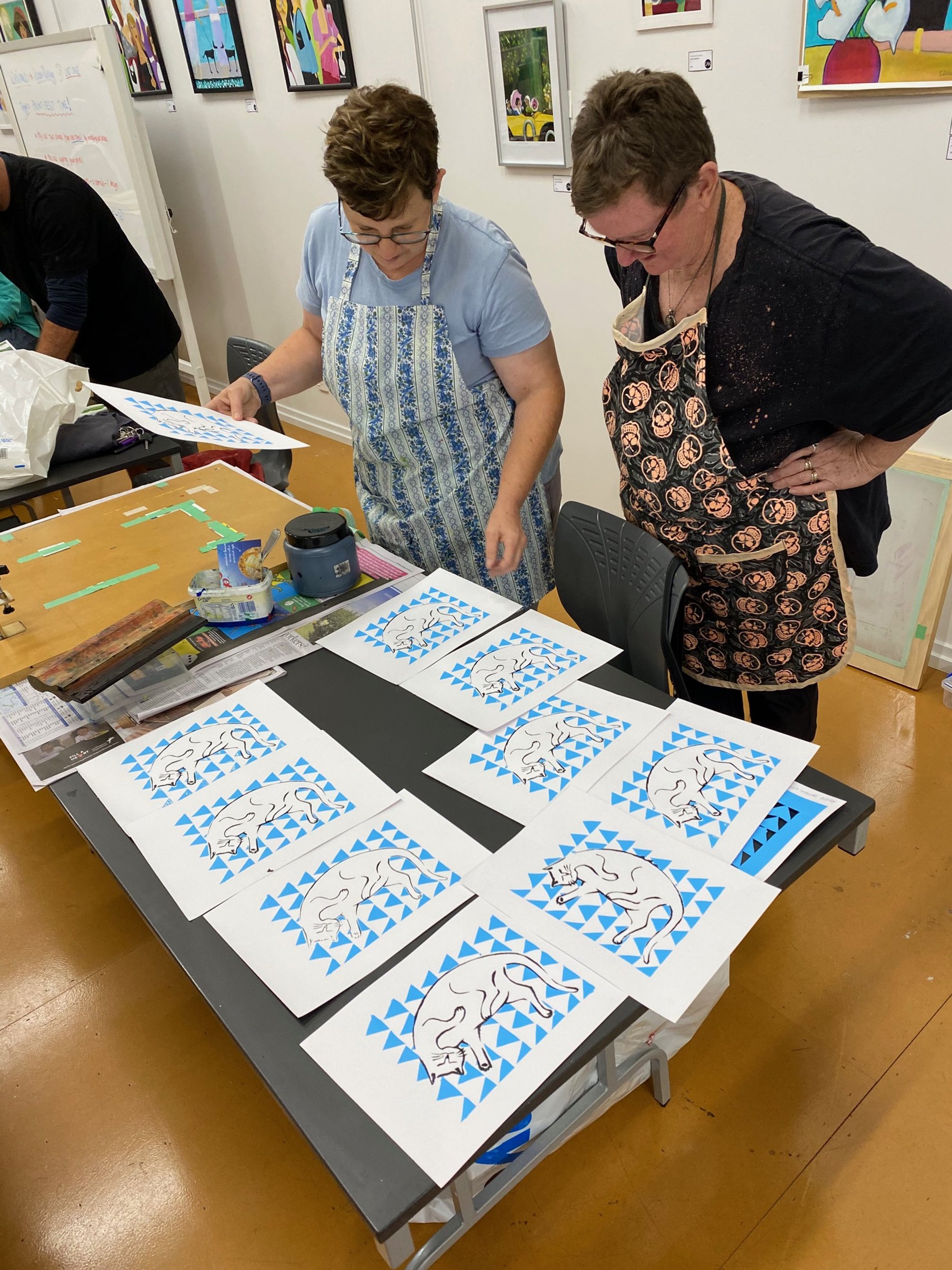  Comparing different results at a lino print workshop run by Ink Moth Studio 