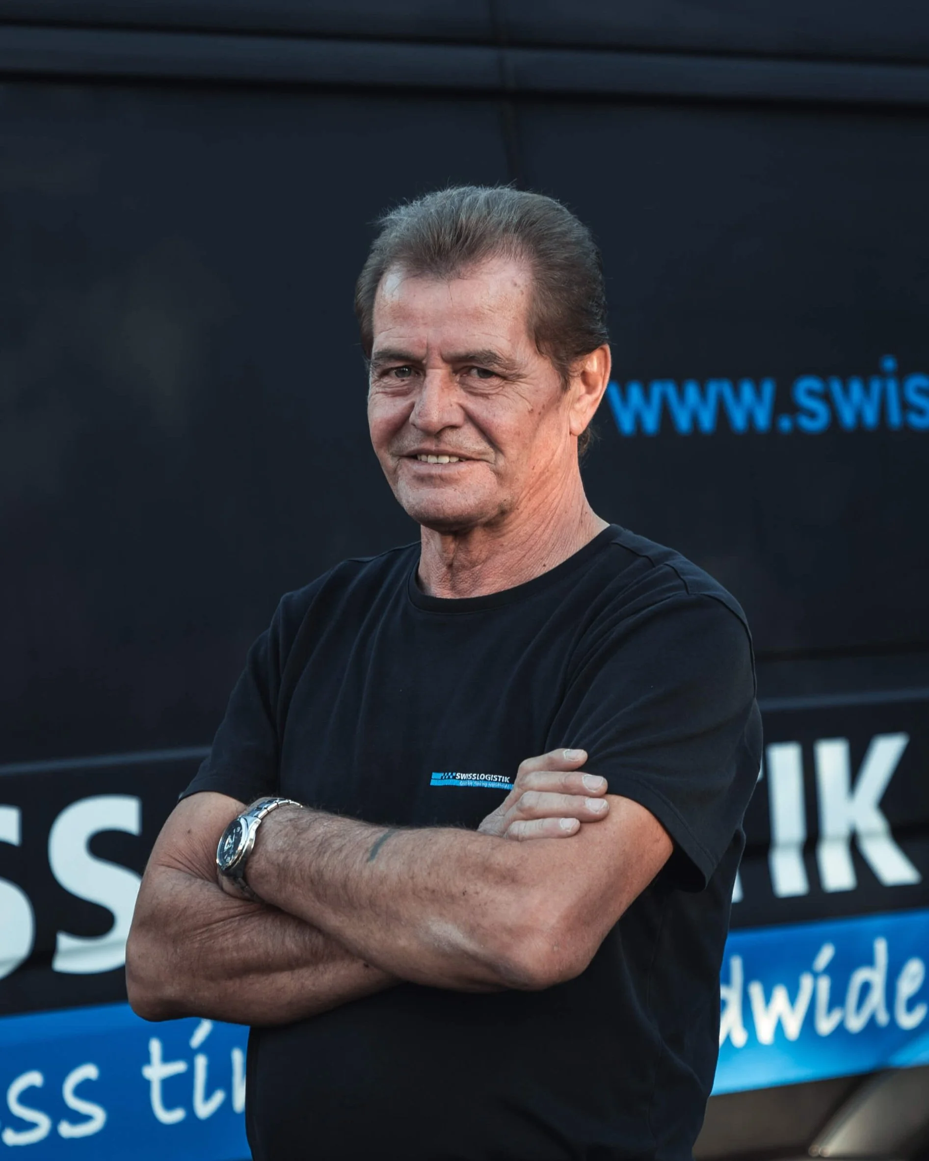 Lastkraftwagenfahrer Waldemar Zink vor Mercedes-Benz Sprinter