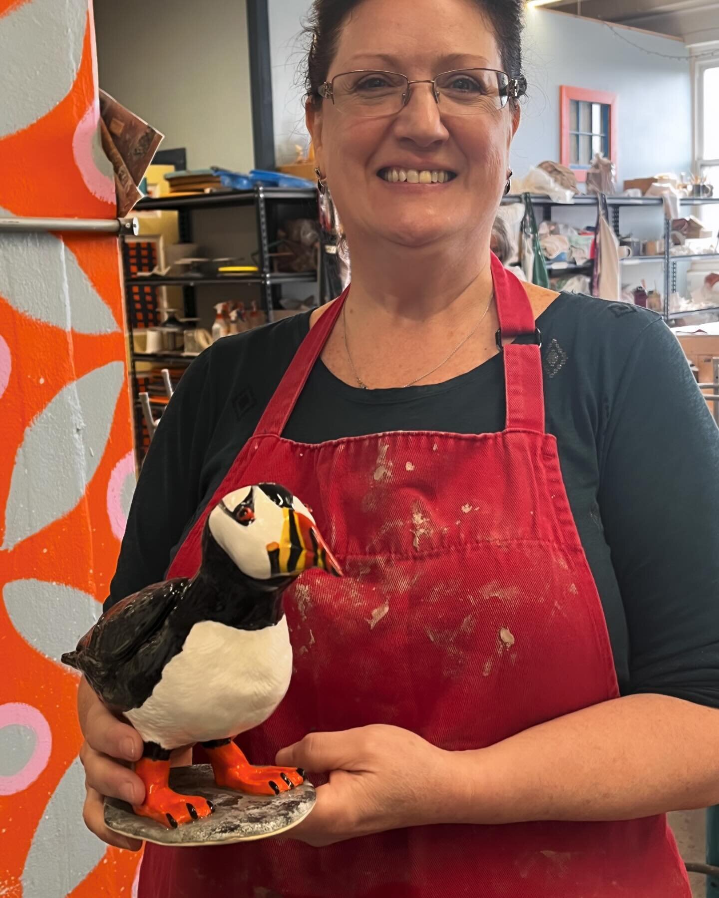 Proud Puffin Mamma Rhonda ❤️❤️❤️ 

@theclayschool @leewarepottery 

#puffin #puffinsofinstagram #puffinworld #clayclass #clayclasses #adultpotteryclasses #theclayschool #lynnma