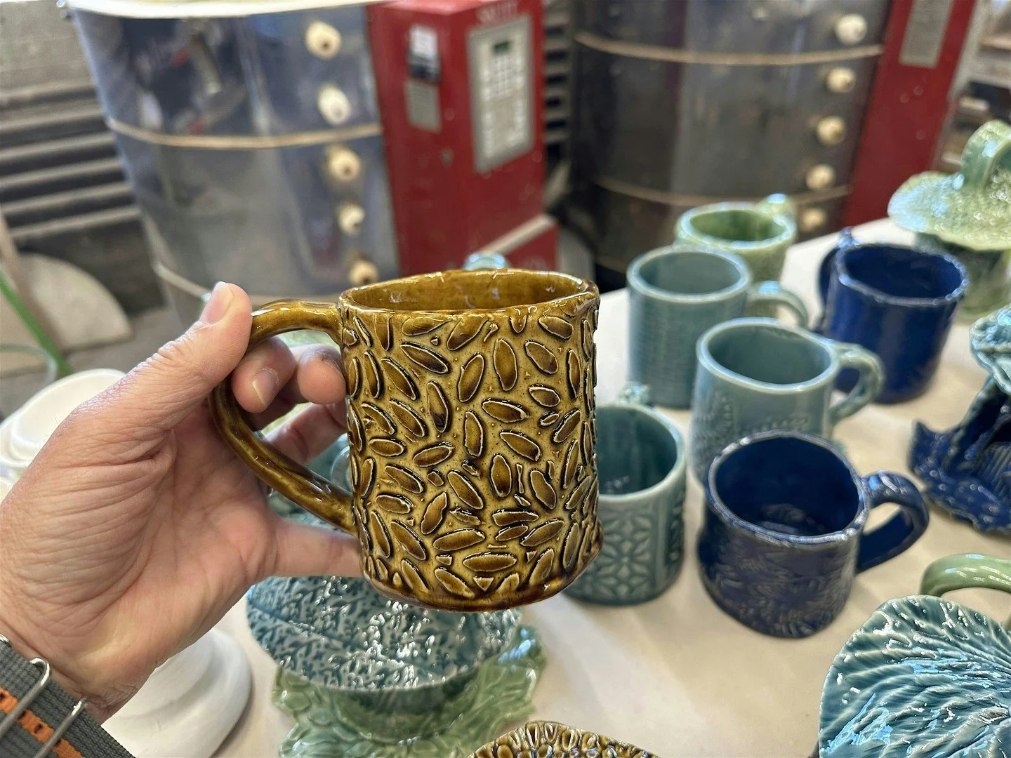 Get creative and make a mug or vase that&rsquo;s 100% you at The Clay School this Saturday, April 18th at 7 PM! Don&rsquo;t miss out on this fun, hands-on night&mdash;spots are filling up fast. Link in bio for more details and to get tickets. #MakeAM