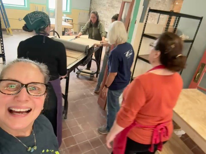 This beast of a slab roller has been moved up to the new studio!! Thanks to the wonderful students of the Thurs AM class!!! Thank you! Couldn&rsquo;t do it without you! @theclayschool 

#claycommunity #studiolifestyle #clay #theclayschool