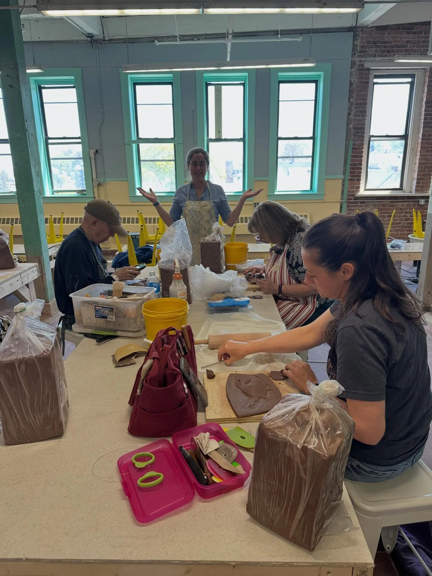 First Inaugural class in our new studio space!! 🎉🎉🎉🎉🎉🎉🎉🎉🎉🎉 with Hannah @hannahniswongerclay 

So much work and still lots to do but we are up and running!! Next class upstairs&hellip;Wednesday PM with Erica @barnmothstudio 

Then comes Thur