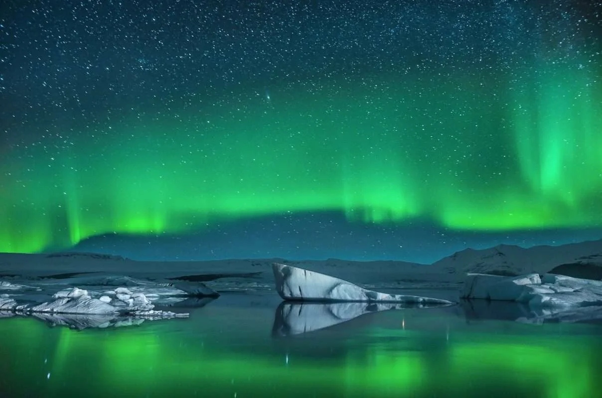 northern-lights-greenland-secret-atlas-1208x800.jpg