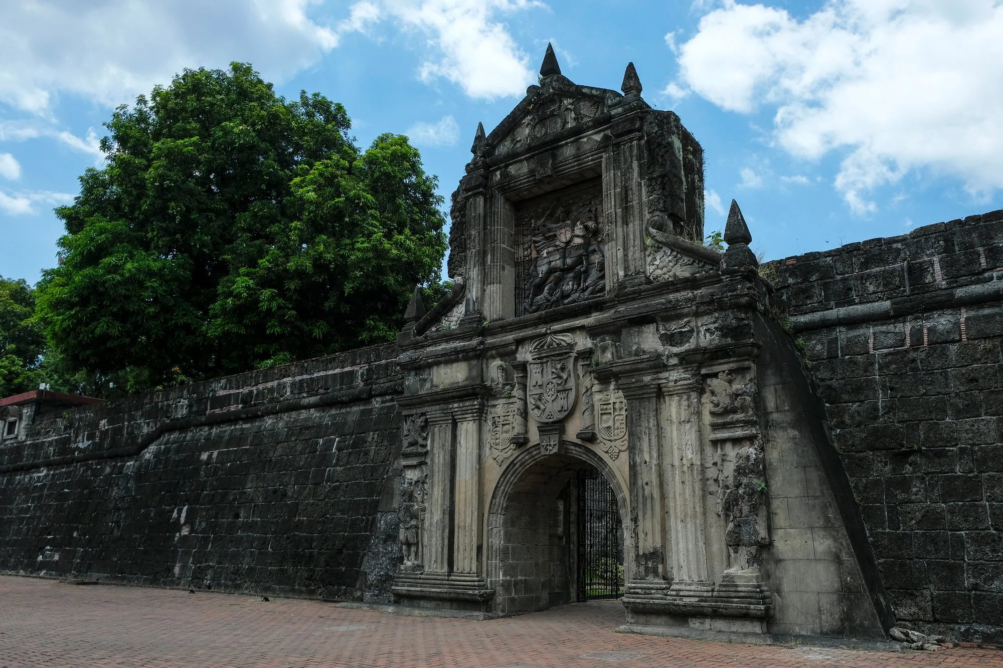 cover-photo-intramuros.jpg