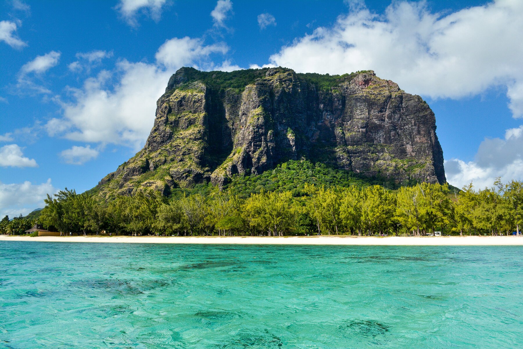 le_morne_mauritius_brabant_shutterstock.jpg